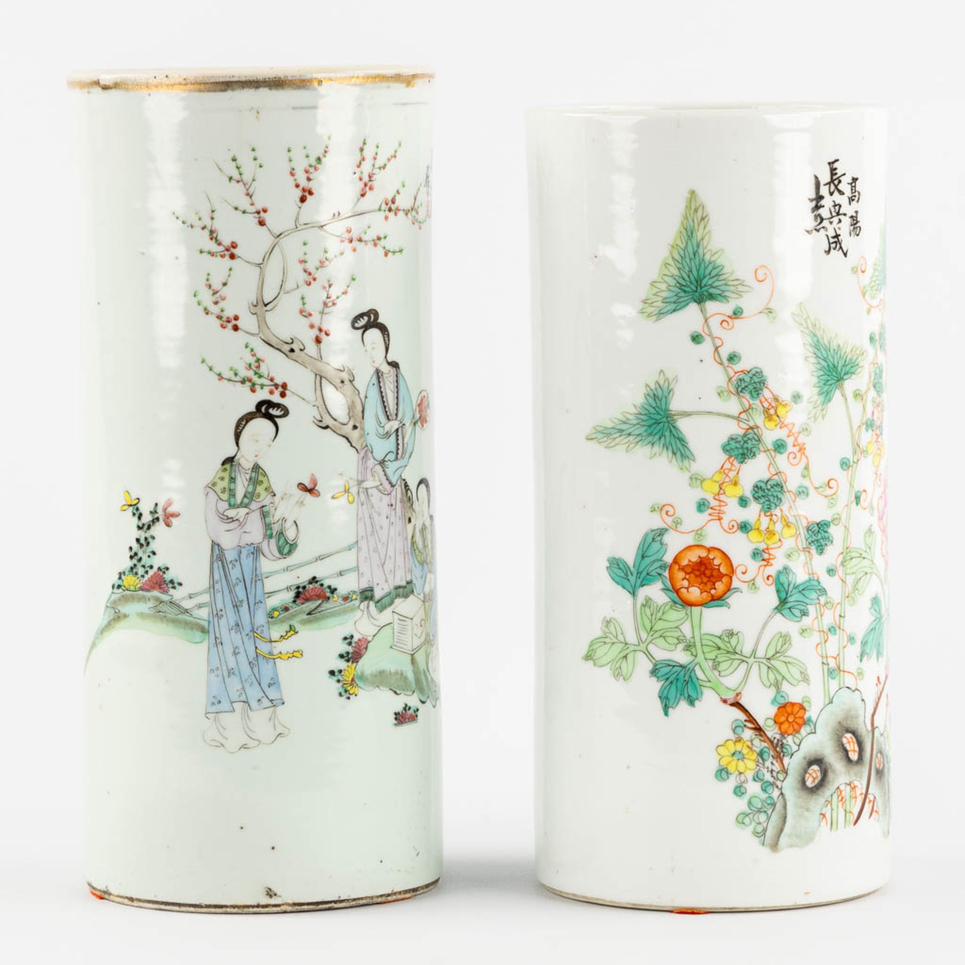 Two Chinese 'Hat Stands' Famille rose decorated with ladies, fauna and flora. (H:28 x D:12,5 cm) - Bild 3 aus 15