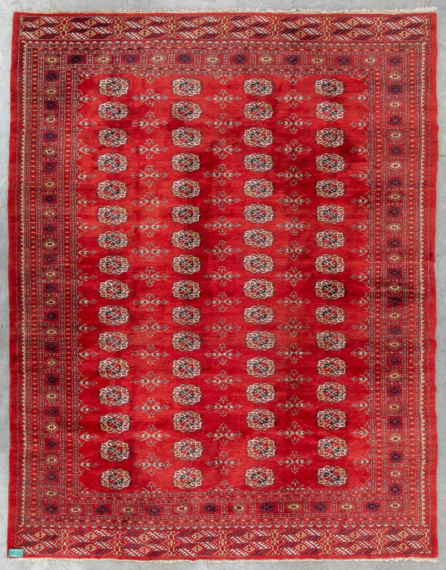 An Oriental hand-made carpet, Turkmenistan, Bucchara. (L:317 x W:252 cm) - Bild 2 aus 7