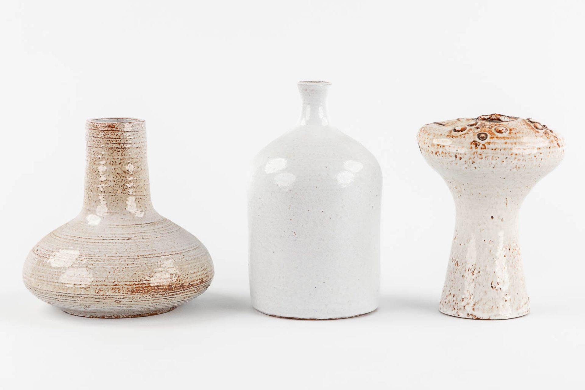 Elisabeth VANDEWEGHE (1946) 'Three vases' for Perignem. White glaze. (H:19 x D:11 cm) - Bild 4 aus 13