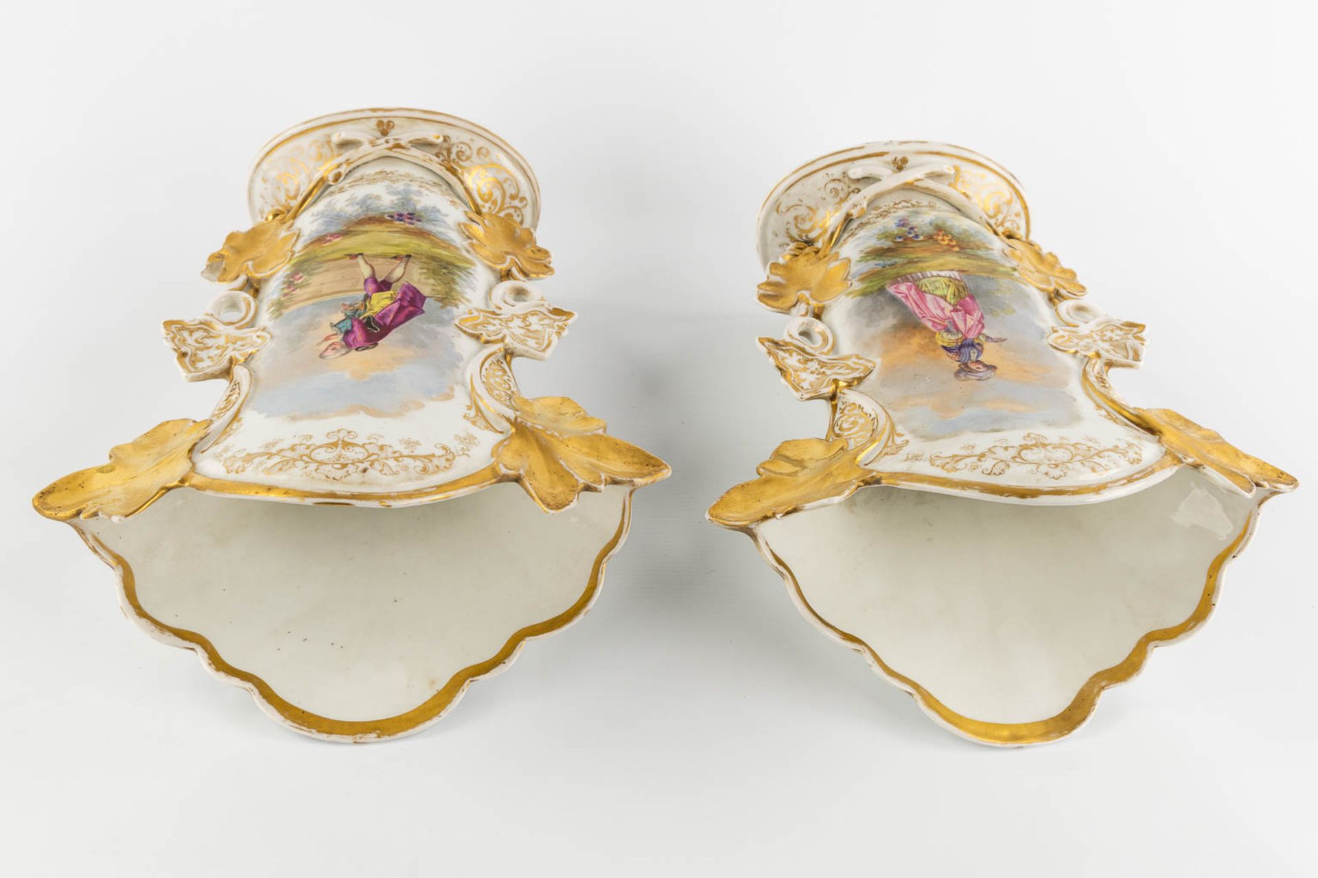 Two pair of Vieux Bruxelles vases, decorated with flowers and figurines. (L:20 x W:26 x H:39 cm) - Bild 8 aus 19