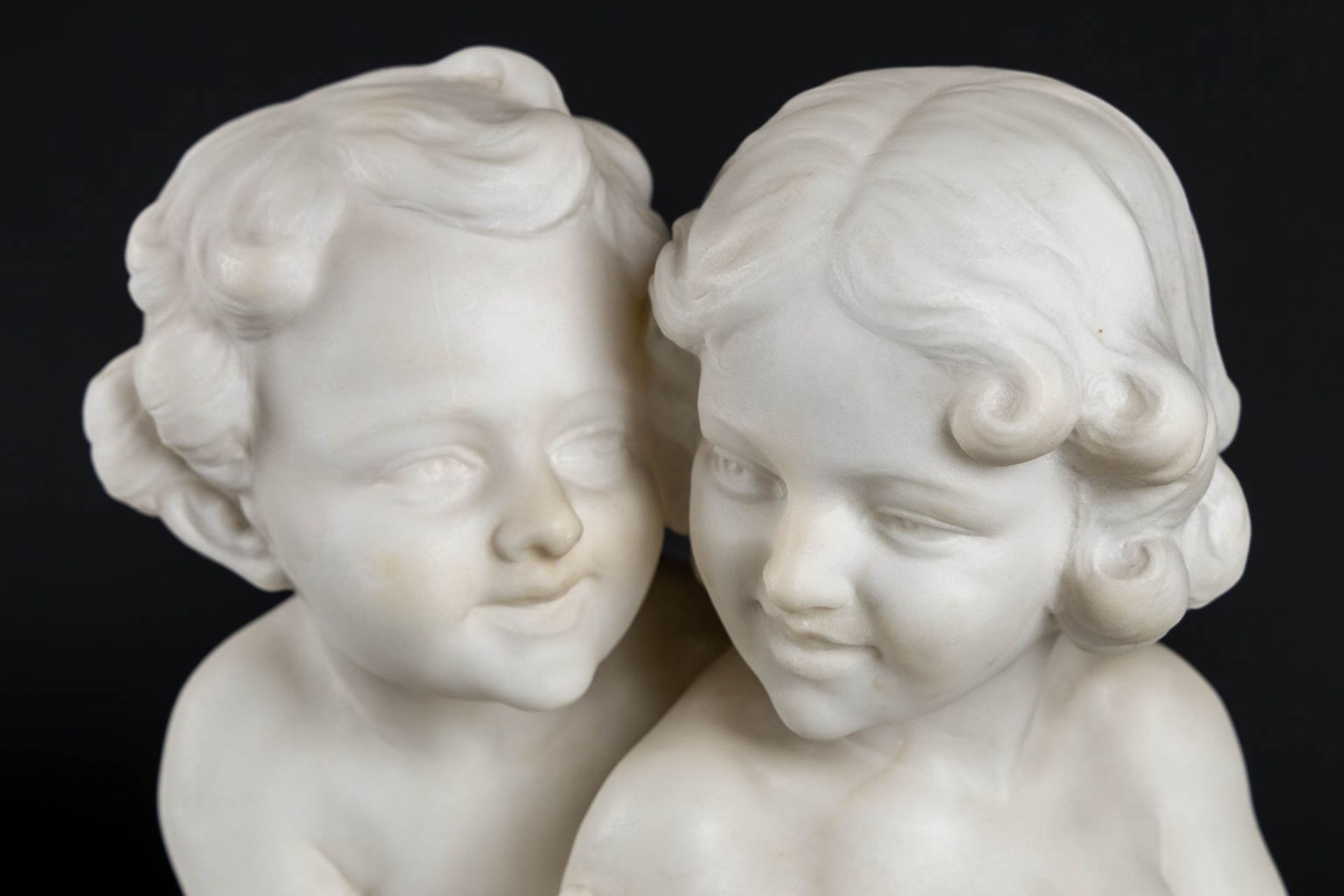 L. MORELLI (XX) 'Two Girls' sculptured Carrara marble. Italy, 1st half of the 20th C. (L:15 x W:65 x - Image 9 of 10