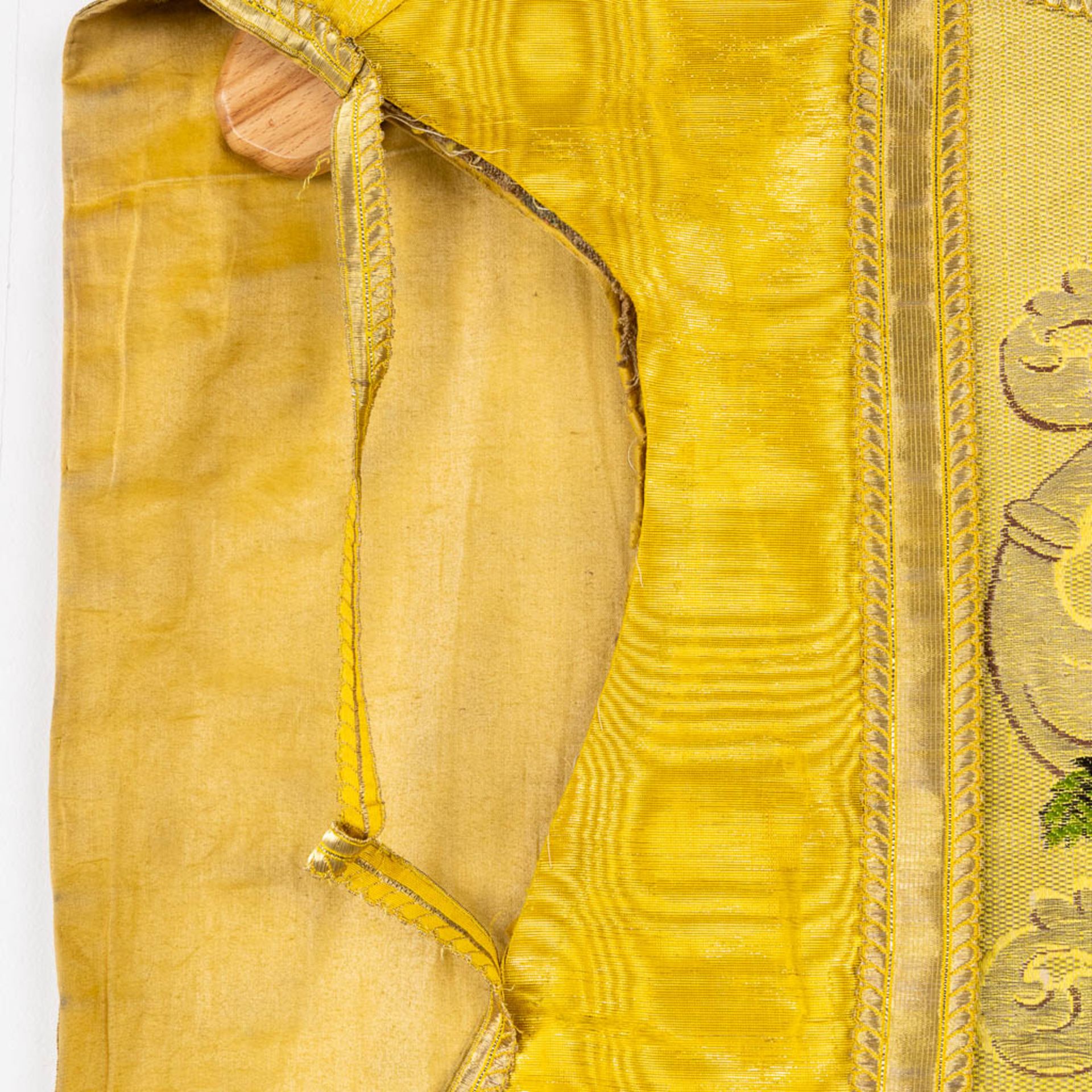 A Humeral Veil and Four Roman Chasubles, embroideries with an IHS and floral decor. - Image 15 of 29