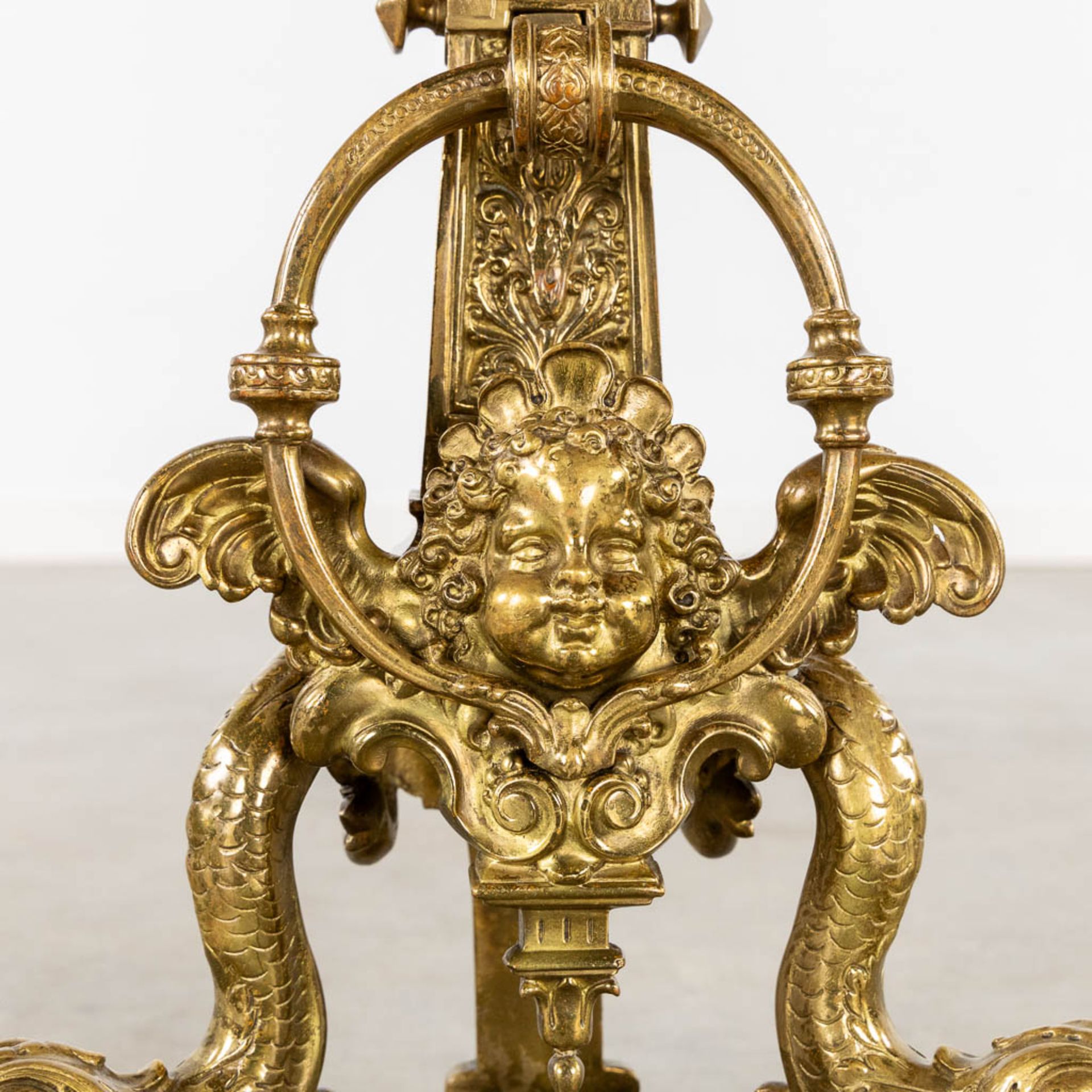 A pair of fireplace bucks and a firescreen, bronze in Louis XVI style. 20th C. (L:27 x W:64 x H:84 c - Bild 9 aus 20