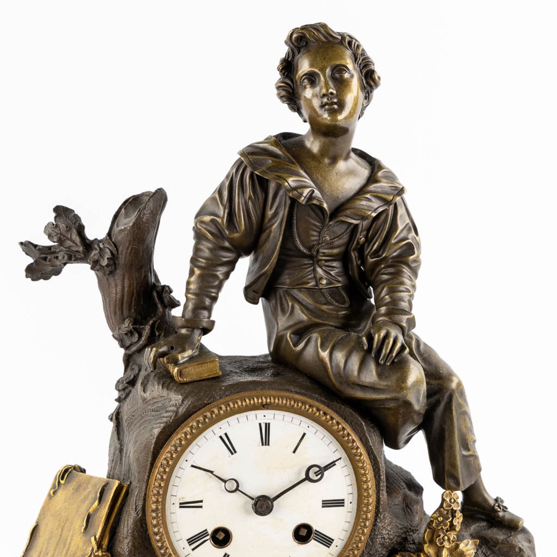 A mantle clock, gilt and patinated bronze, Empire style. 19th C. (L:13 x W:34 x H:46 cm) - Image 7 of 9