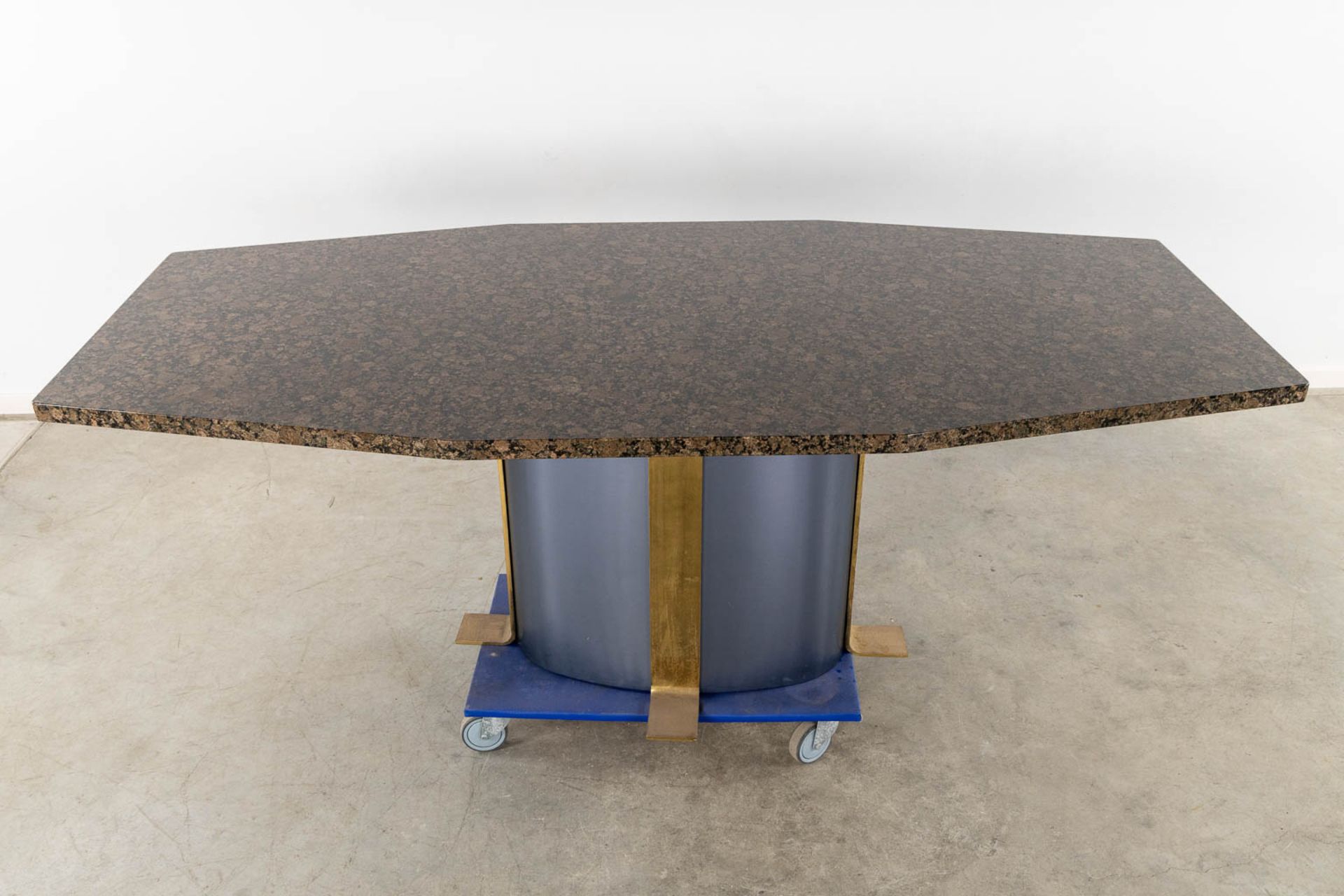 A diningroom table, bronze and patinated metal with a granite table top. (L:101 x W:210 x H:79 cm) - Bild 8 aus 10