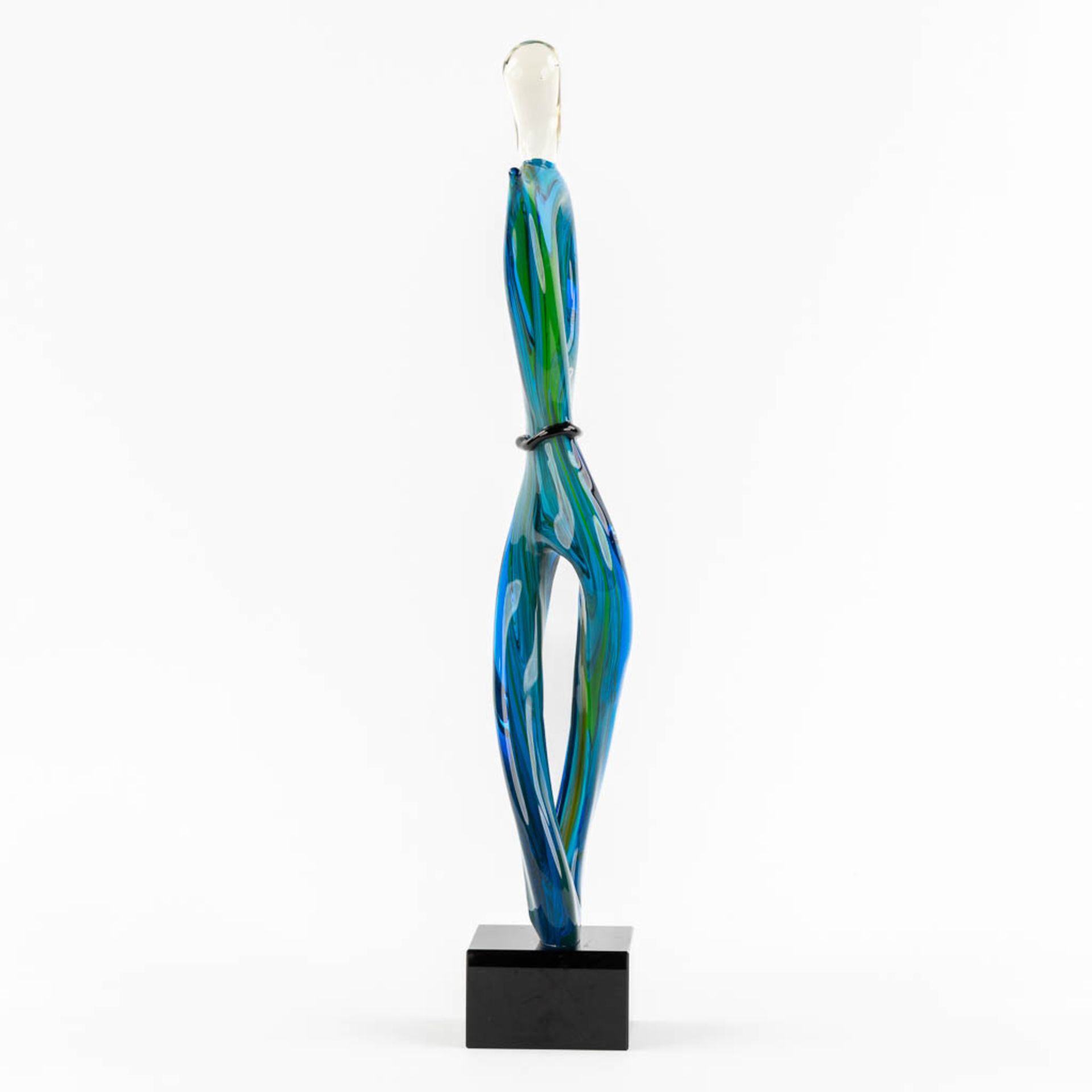 A decorative glass sculpture, Viz glass studio's. (L:10 x W:15 x H:60,5 cm) - Image 6 of 11