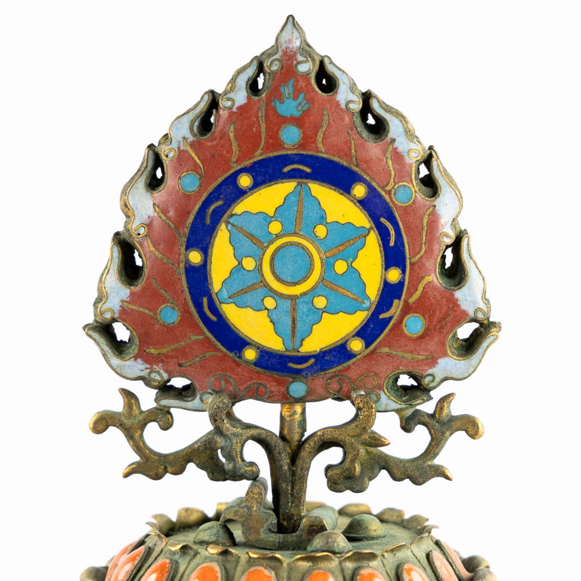 Two Chinese enamel inlaid and gilt metal Buddhist altar ornaments. 19th C. (H:32 x D:9 cm) - Bild 10 aus 11