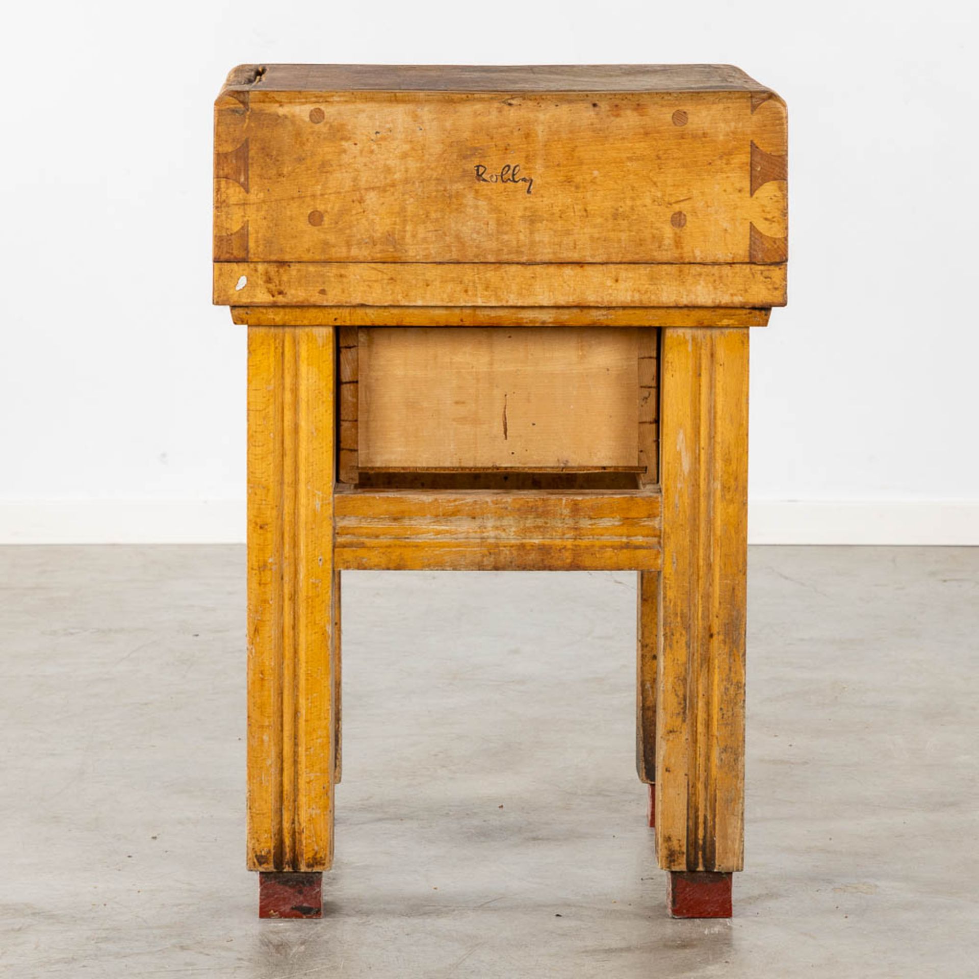 A decorative 'Butchers Block', solid hardwood. (L:60 x W:60 x H:87 cm) - Bild 5 aus 10