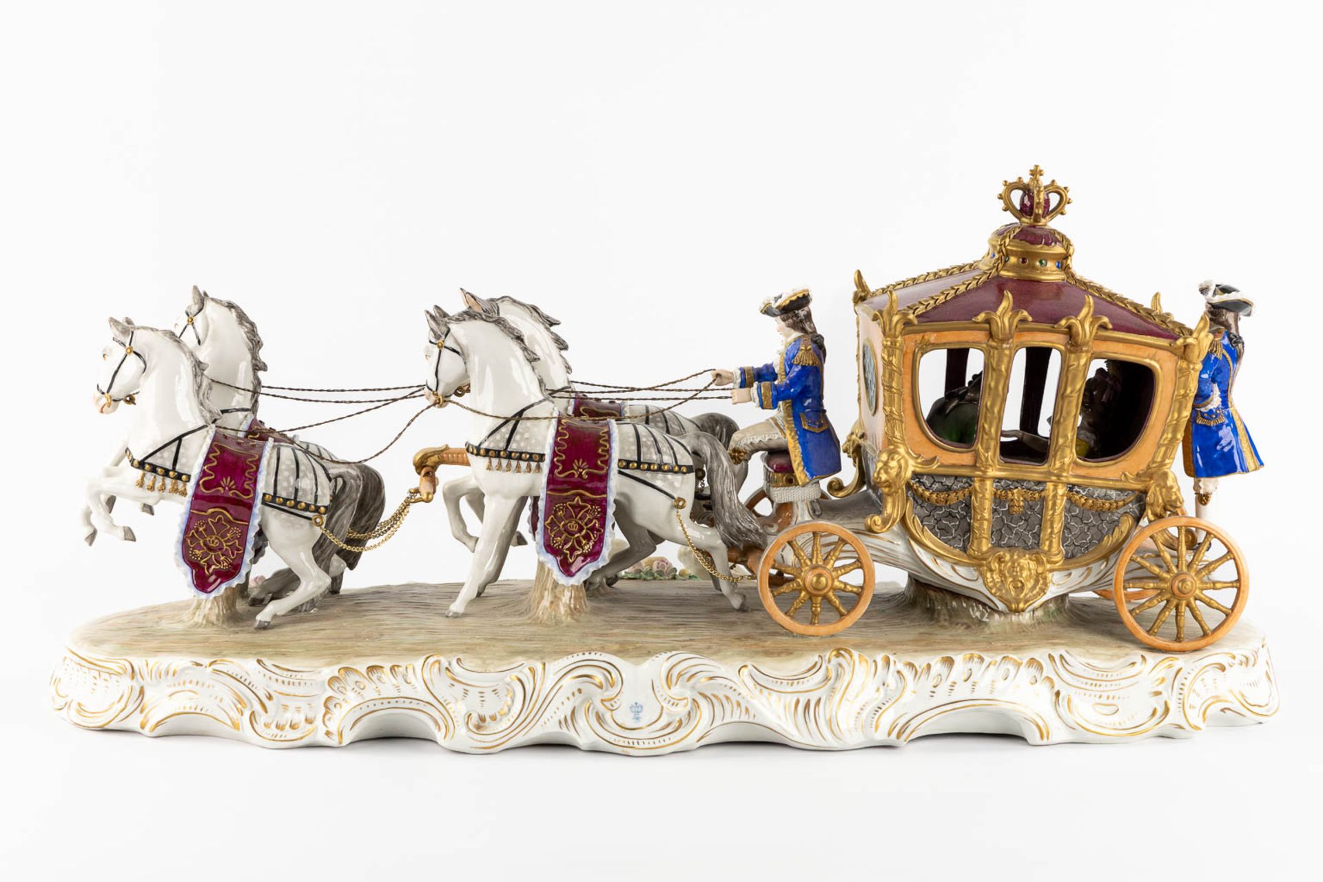 Sitzendorf, a large horse-drawn carriage, polychrome porcelain. (L:28 x W:74 x H:33 cm) - Bild 6 aus 15