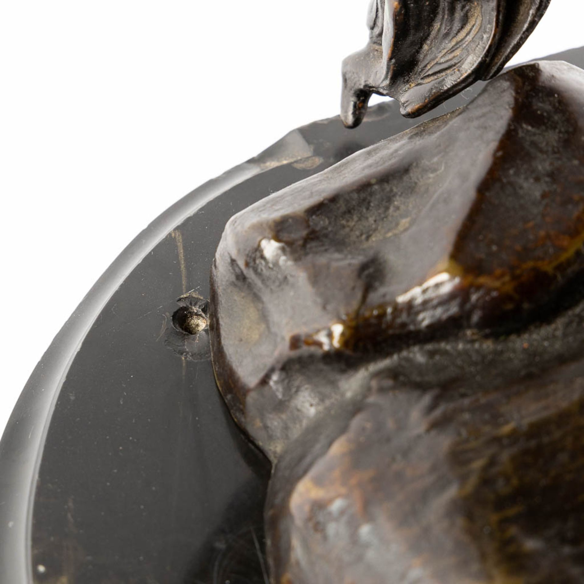 A Mantle clock, black marble mounted with a patinated bronze 'Marly Horse', 19th C. (L:29 x W:55 x H - Bild 5 aus 12