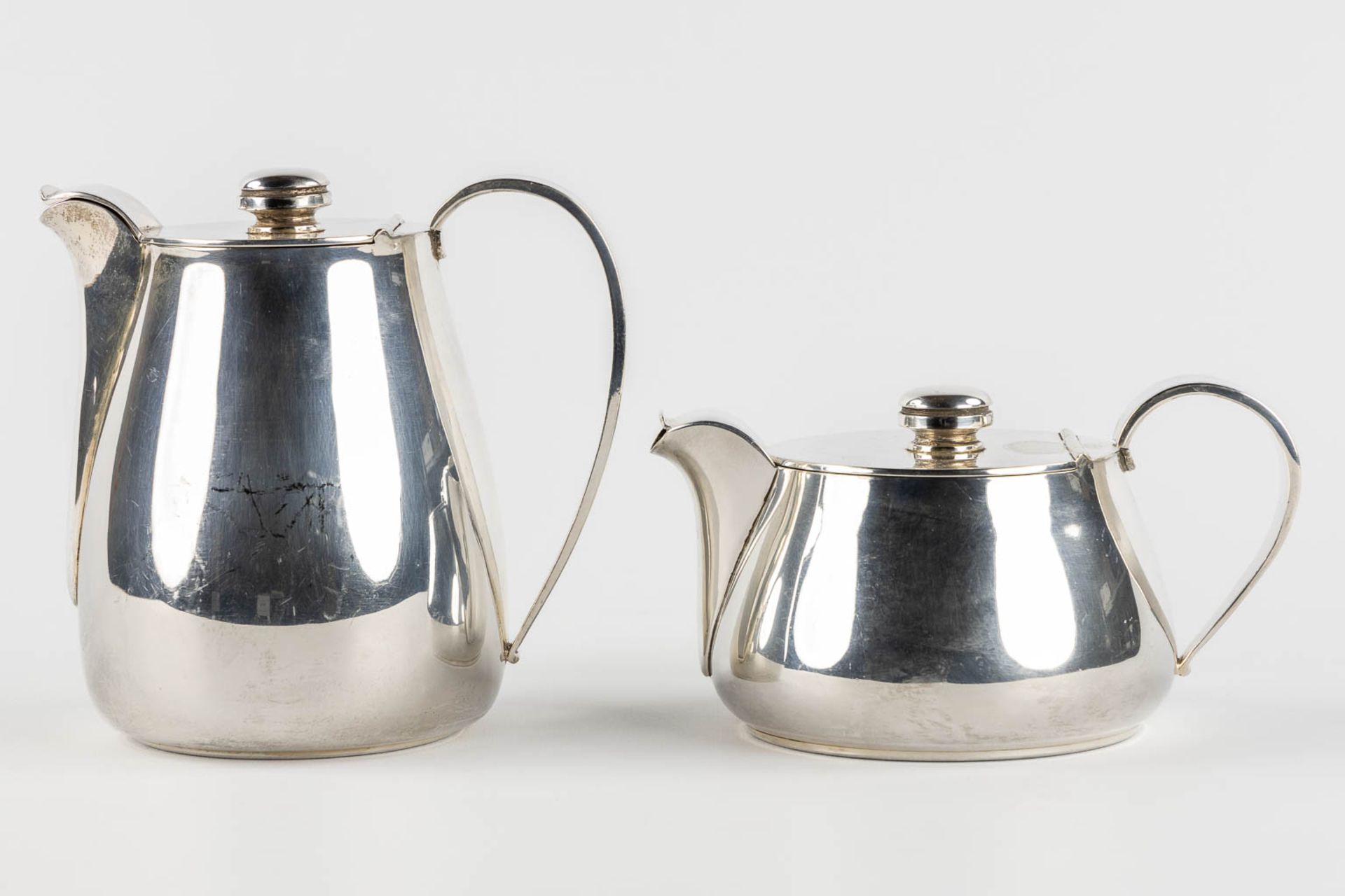 Wiskemann, a coffee and tea service, added two platter. Silver-plated metal and 'Metal Blanc'. (L:36 - Image 12 of 22