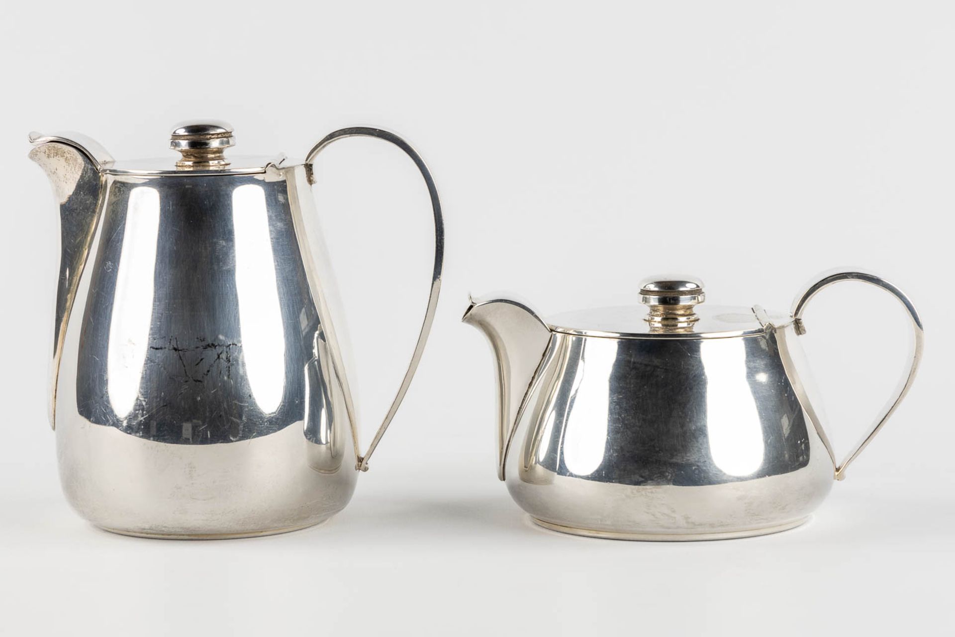 Wiskemann, a coffee and tea service, added two platter. Silver-plated metal and 'Metal Blanc'. (L:36 - Bild 12 aus 22