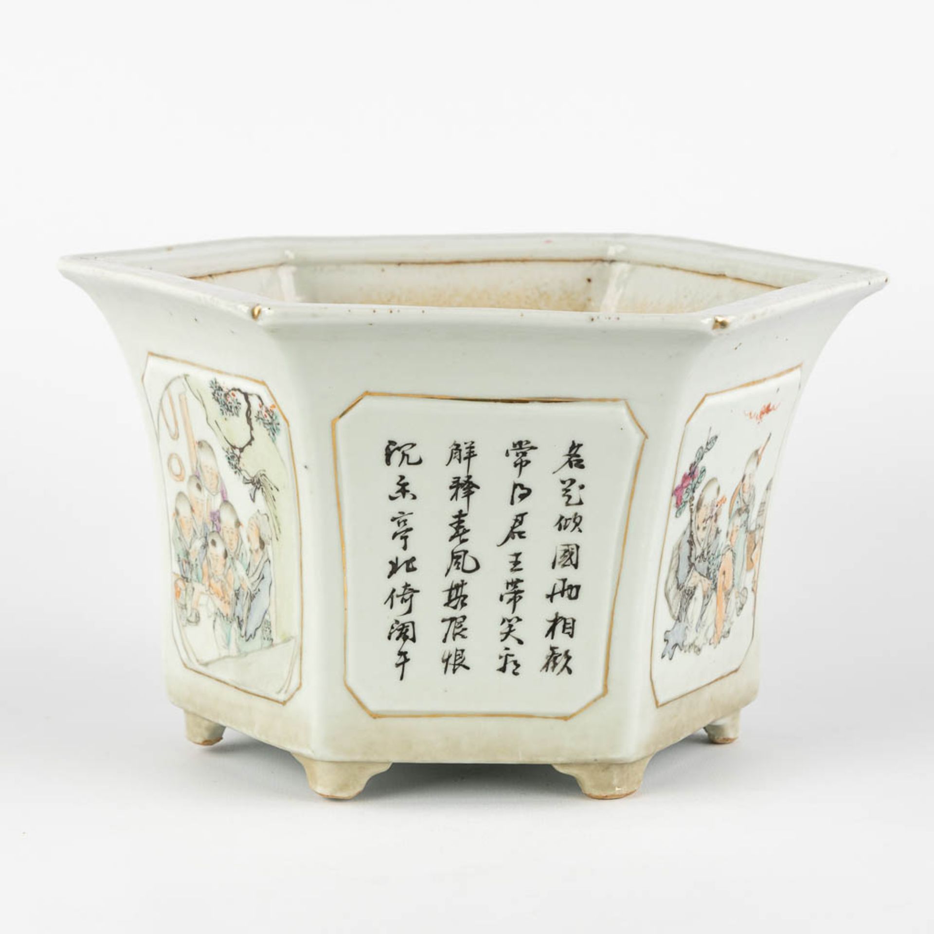 A Chinese hexagonal cache-pot, Qianjian Cai, decorated with caligraphy and children. (H:16,5 x D:26 - Bild 3 aus 12
