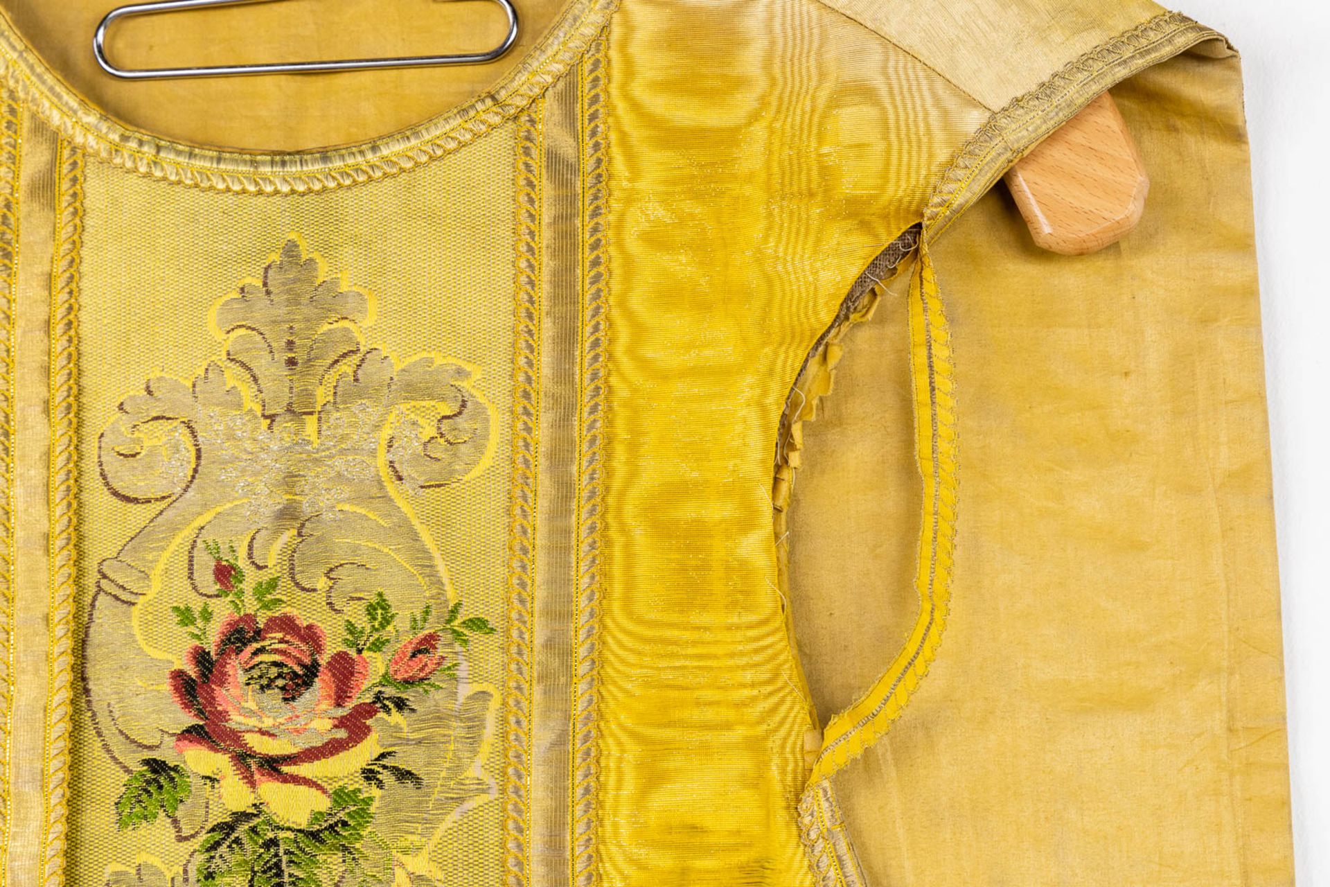 A Humeral Veil and Four Roman Chasubles, embroideries with an IHS and floral decor. - Image 16 of 29