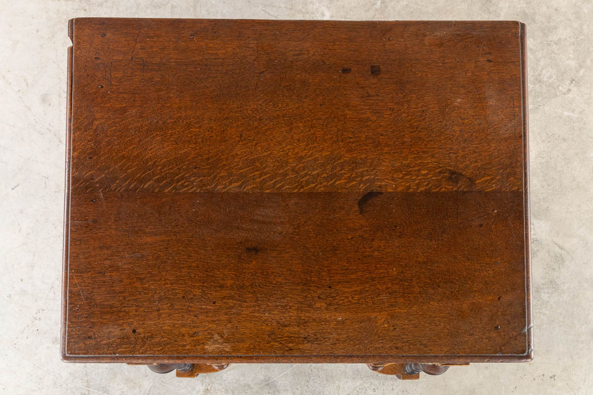 An antique oak 'Pay Table', The Netherlands, 18th C. (L:53 x W:69 x H:70 cm) - Bild 9 aus 11