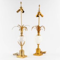 A pair of Hollywood Regency table lamps with opaline glass. (H:77 x D:20 cm)