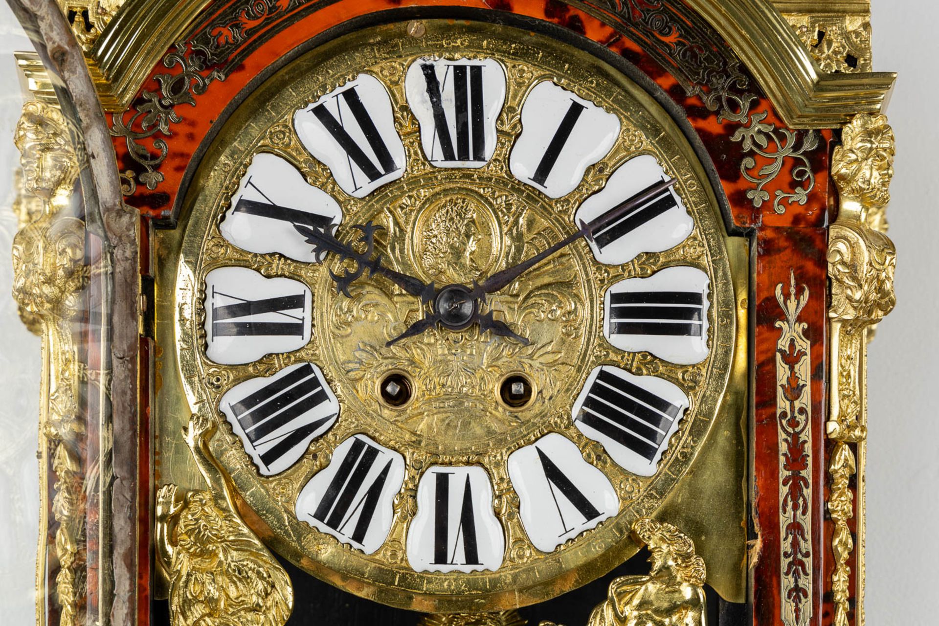 A cartel clock on a stand, tortoiseshell inlay mounted with gilt bronze. Japy Frères, 19th C. (L:17 - Bild 10 aus 13