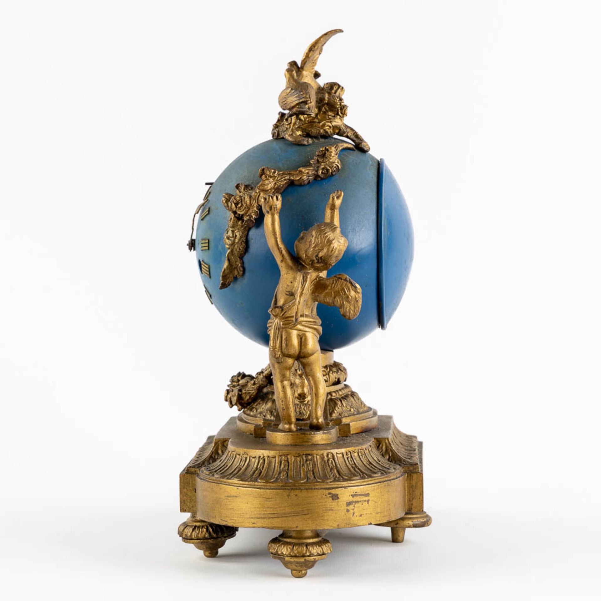 A mantle clock, blue lacquered brass, decorated with rams and children. France, 19th C. (L:15 x W:30 - Bild 6 aus 12