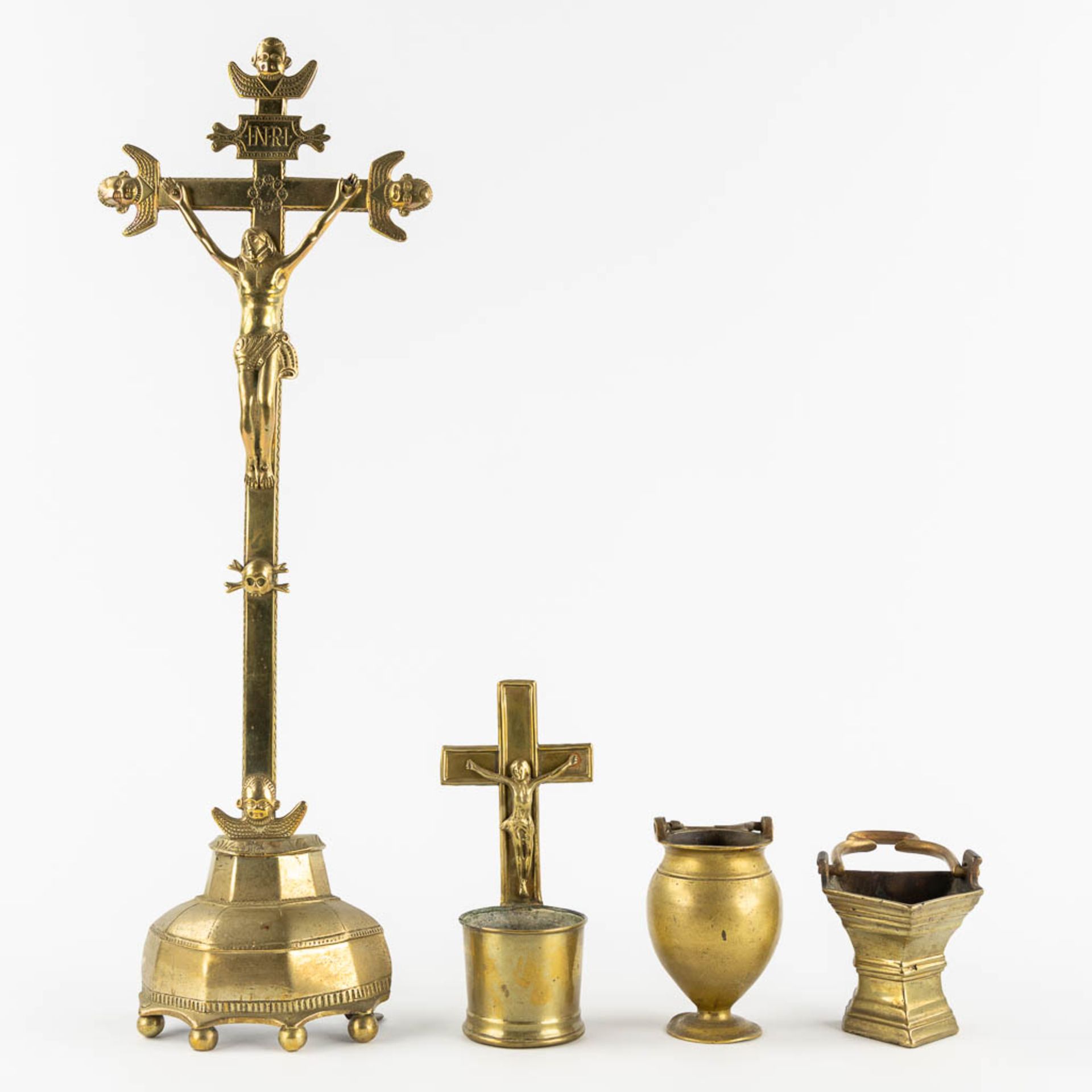 20 pieces of holy water fonts and a crucifix. Pewter, glass, Tin and Copper. 18th and 19th C. (W:17, - Bild 5 aus 10