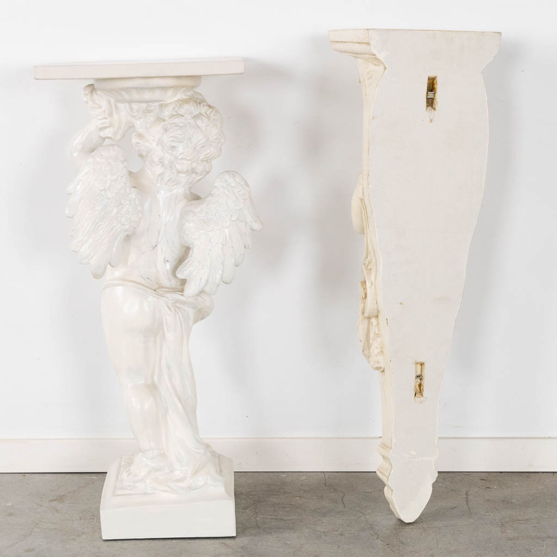 A pedestal for a figurine, Resine, added a wall mounted pedestal, patinated plaster. (L:24 x W:25 x - Bild 10 aus 12