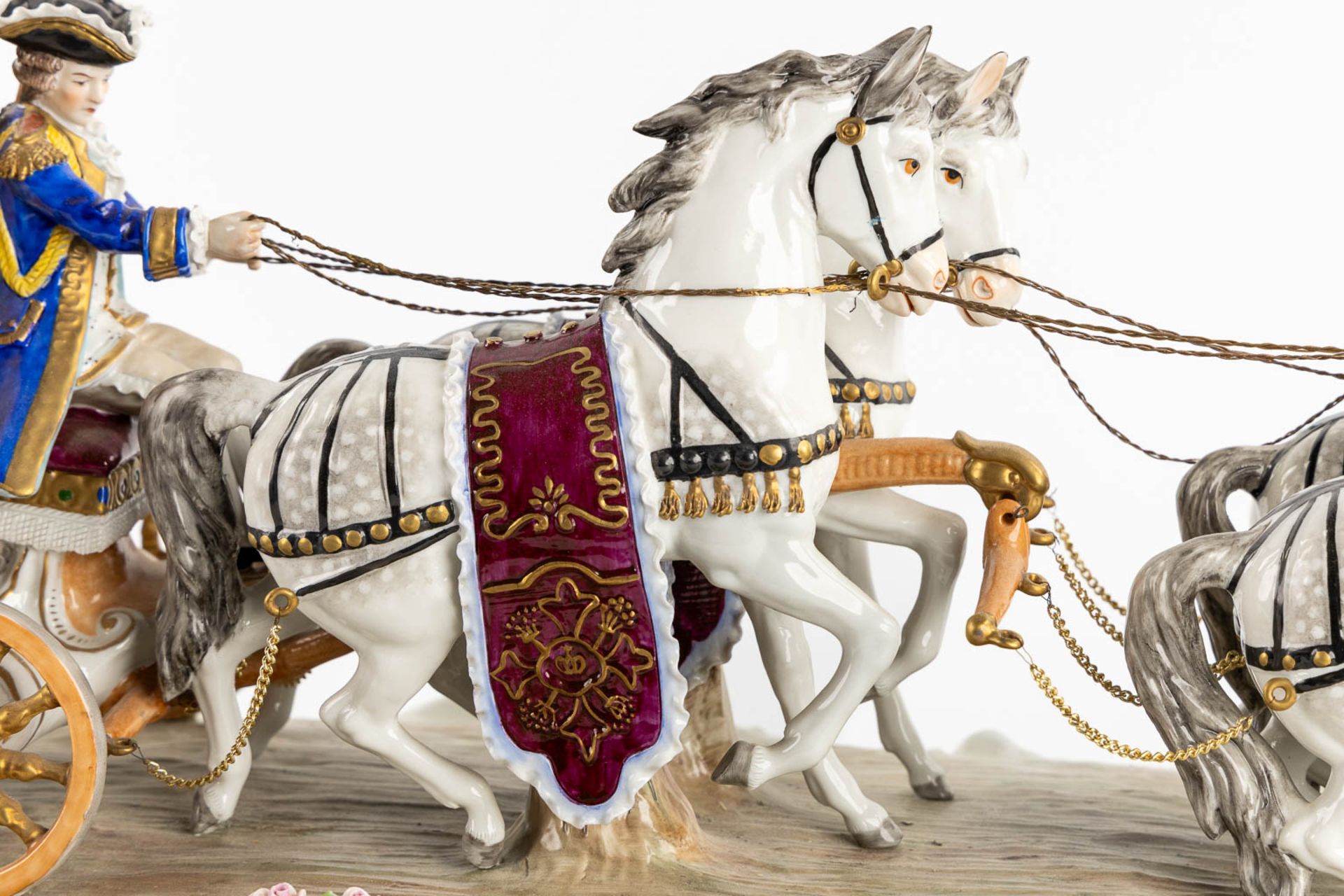 Sitzendorf, a large horse-drawn carriage, polychrome porcelain. (L:28 x W:74 x H:33 cm) - Bild 11 aus 15