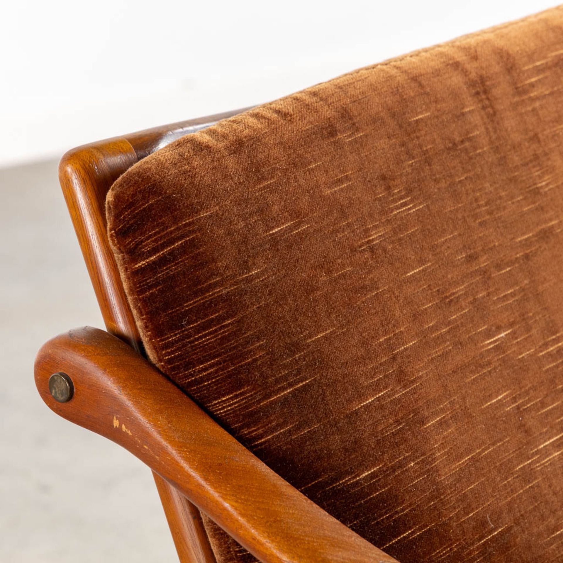 A pair of mid-century relax armchairs, teak. Scandinavia, 20th C. (L:83 x W:65 x H:70 cm) - Bild 12 aus 15