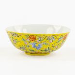 A Chinese bowl, yellow ground with bats and symbols of happiness. 20th C. (H:8,5 x D:22 cm)