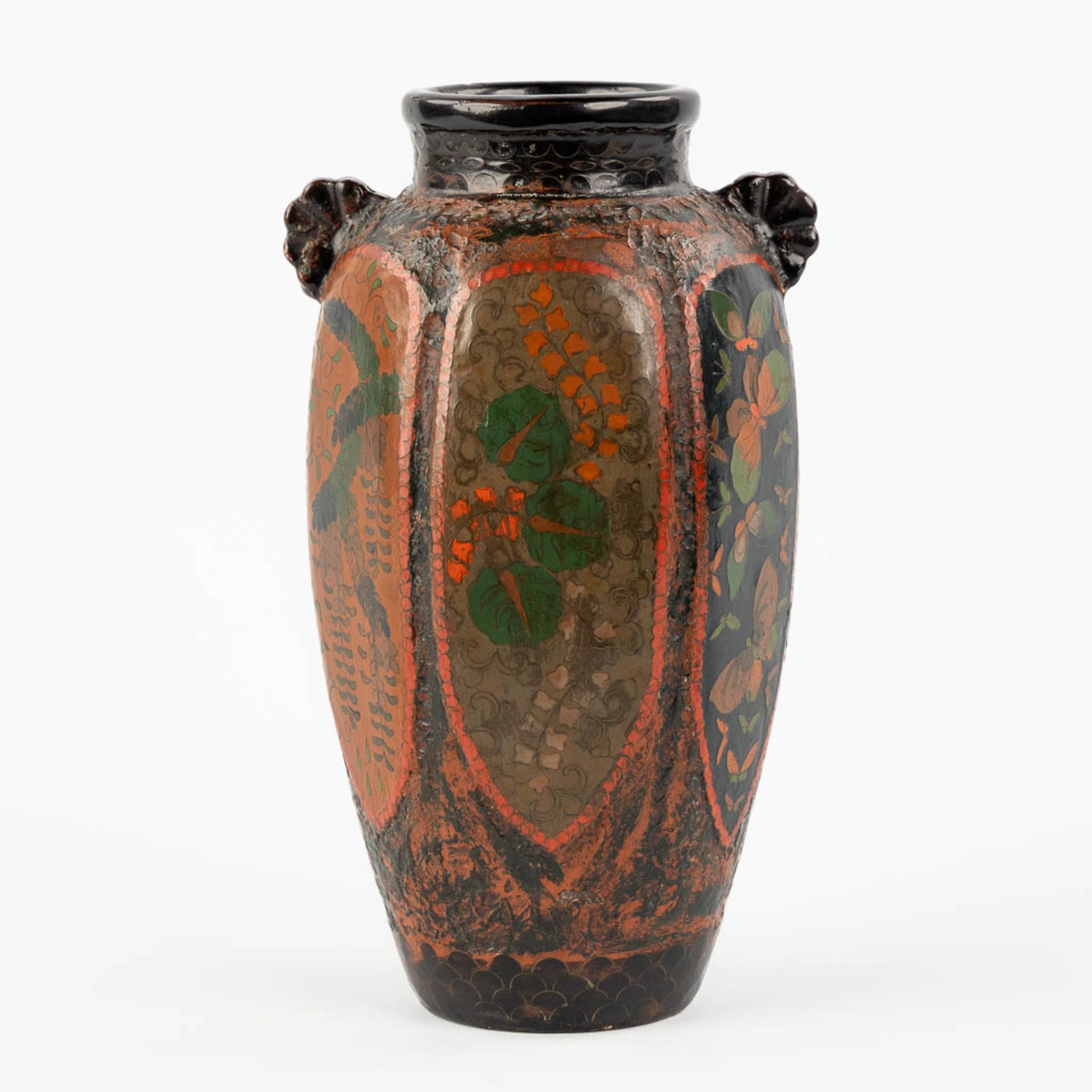 A Japanese vase and plate, stoneware inlaid with copper. Circa 1920. (H:22 x D:31 cm) - Image 3 of 19