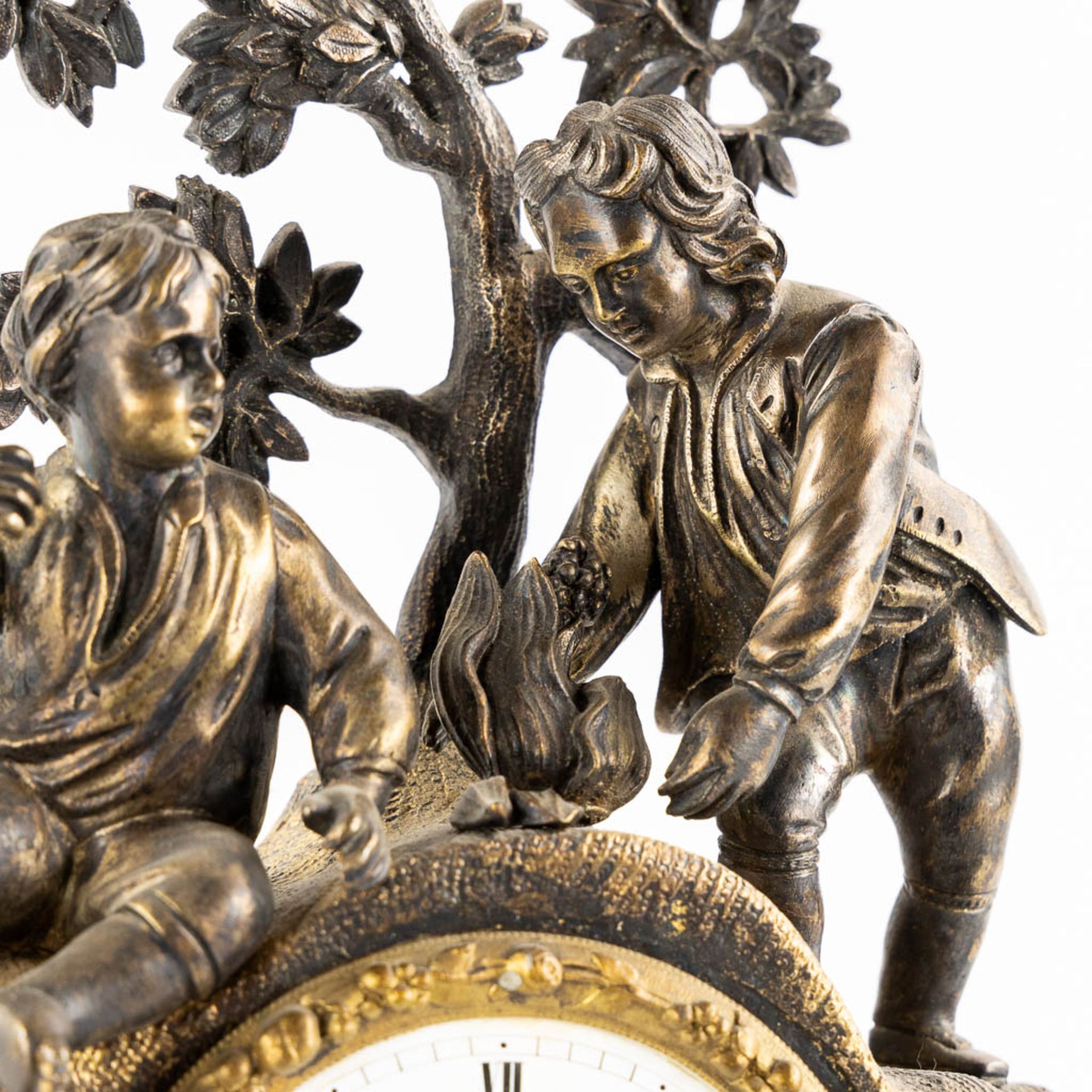 A mantle clock, patinated and gilt bronze with a hunting and camping scène. 19th C. (L:10 x W:30 x H - Bild 8 aus 11