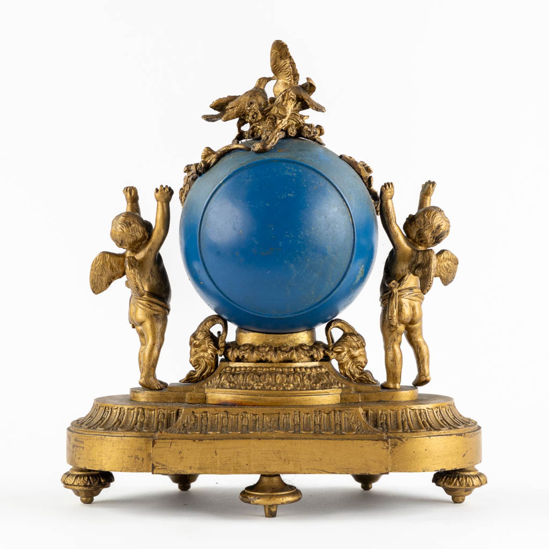 A mantle clock, blue lacquered brass, decorated with rams and children. France, 19th C. (L:15 x W:30 - Bild 5 aus 12
