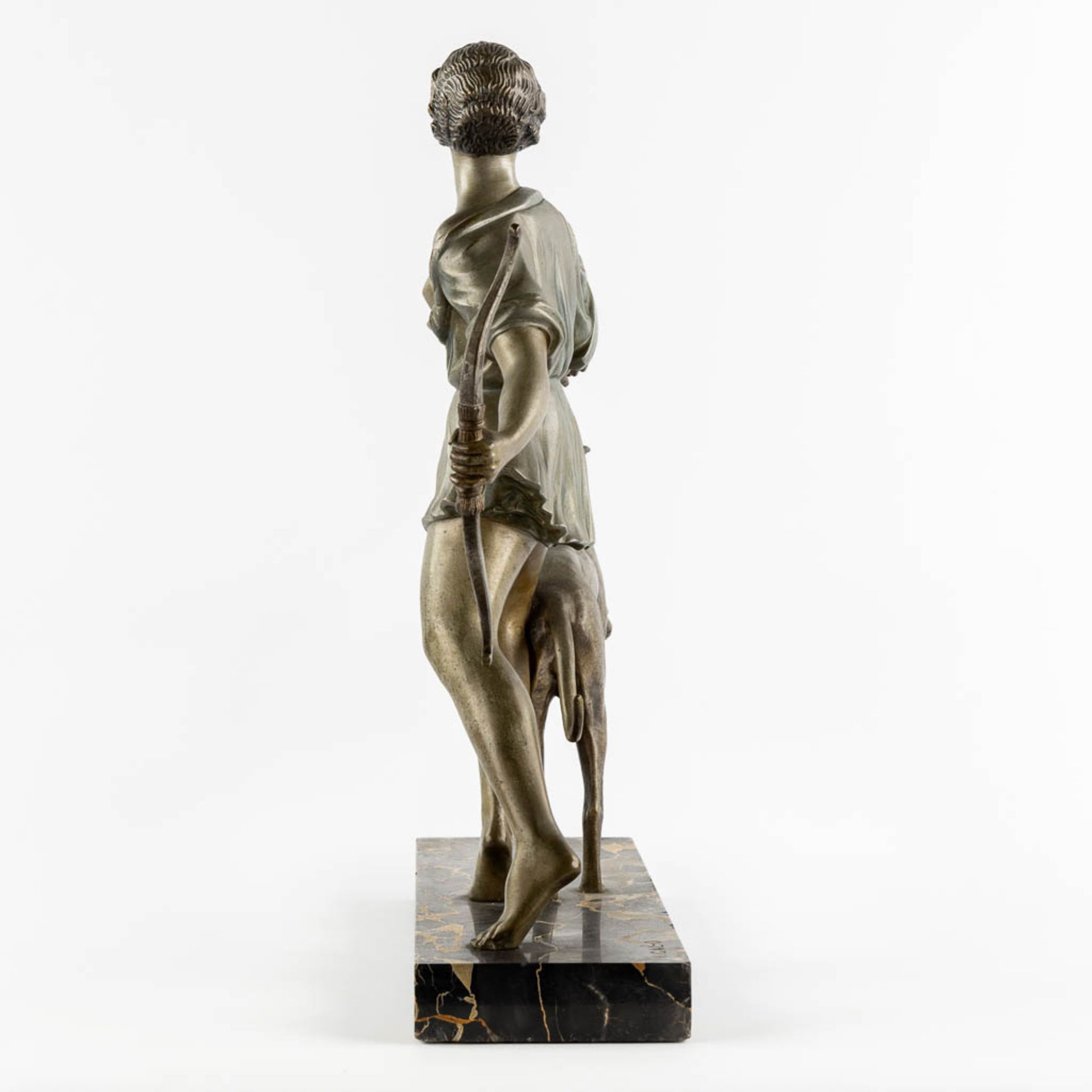I GALLO (XIX-XX) 'Diana with a Greyhound' patinated bronze on marble. Art Deco. (L:13 x W:49 x H:48 - Bild 4 aus 10
