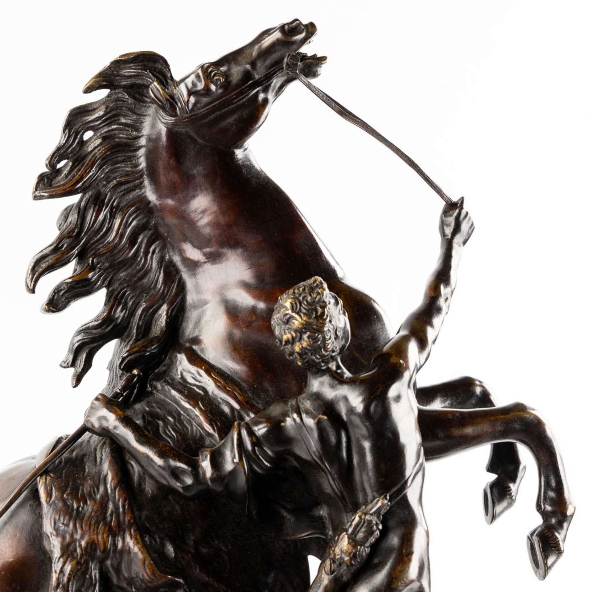 A Mantle clock, black marble mounted with a patinated bronze 'Marly Horse', 19th C. (L:29 x W:55 x H - Bild 7 aus 12