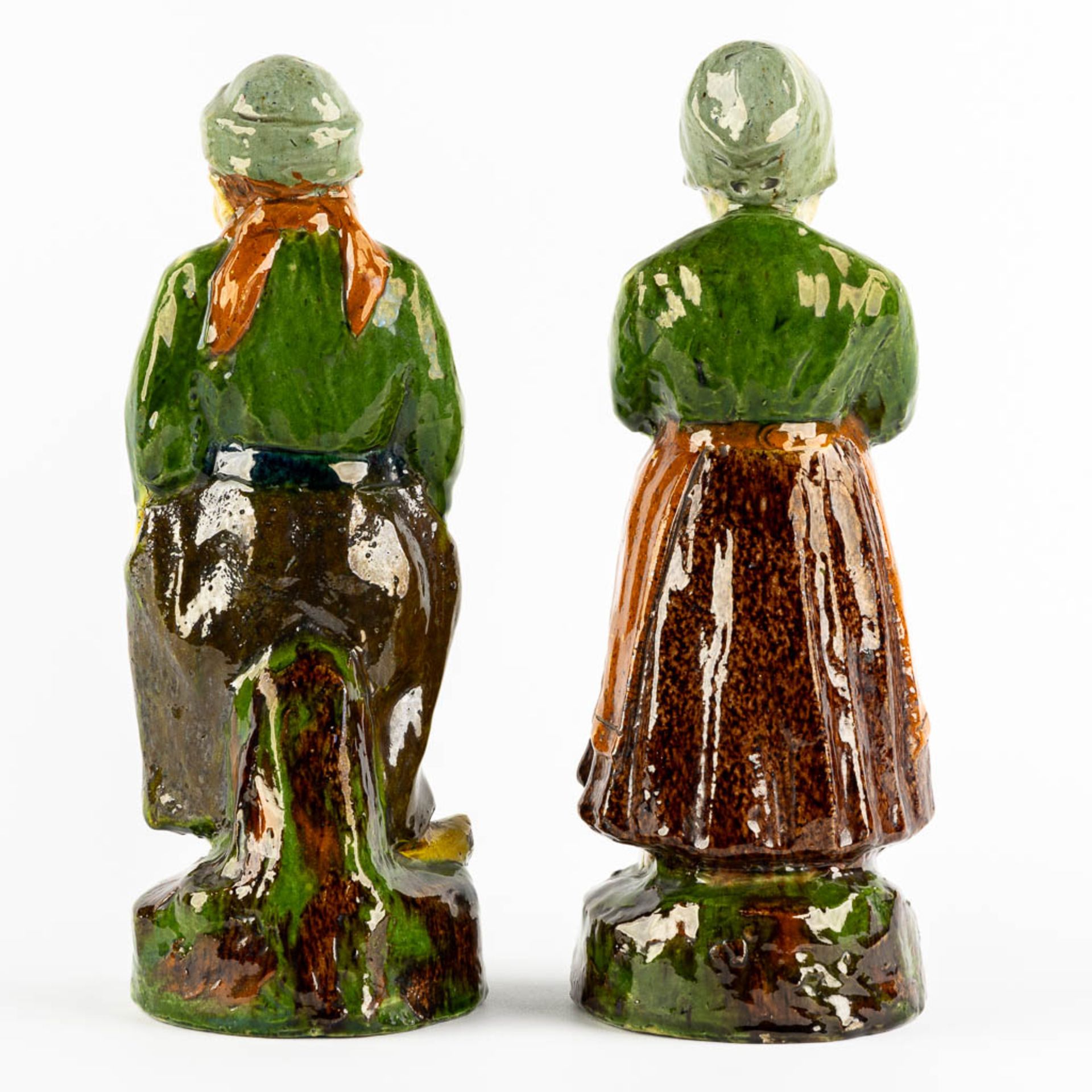 Figurine of a Man and Woman, Flemish Earthenware, possibly Caessens. Circa 1900. (H:32 x D:12 cm) - Image 5 of 9