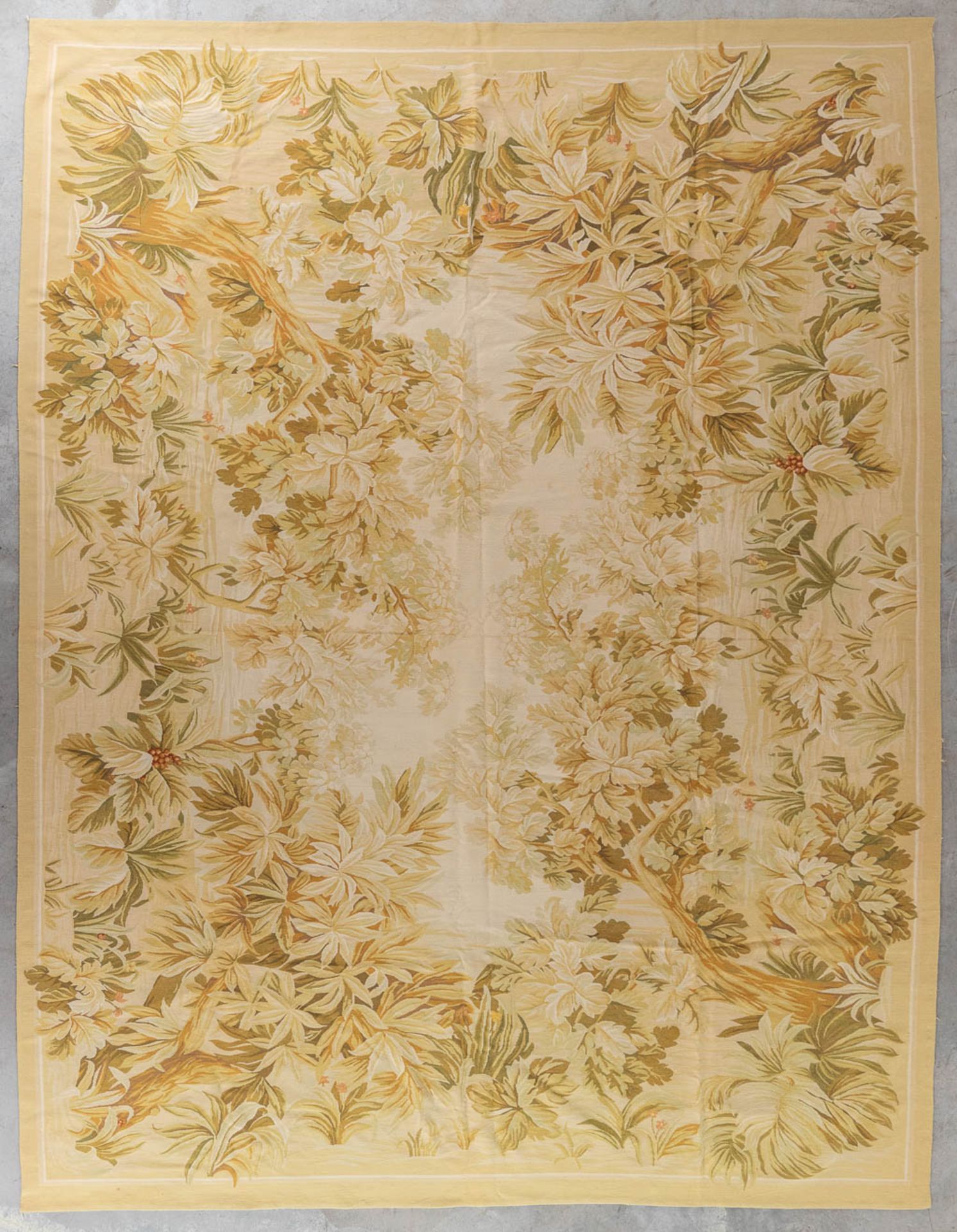 An exceptional carpet 'Aubusson'. France. (L:353 x W:270 cm)