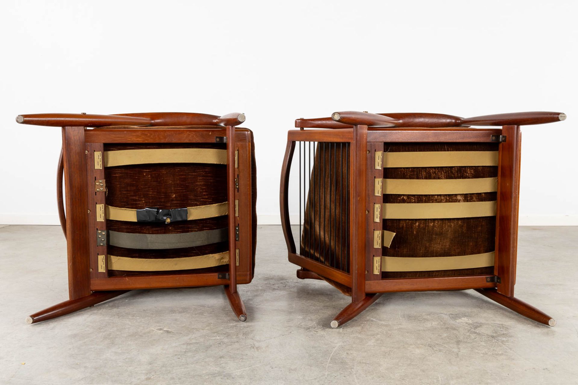 A pair of mid-century relax armchairs, teak. Scandinavia, 20th C. (L:83 x W:65 x H:70 cm) - Bild 8 aus 15