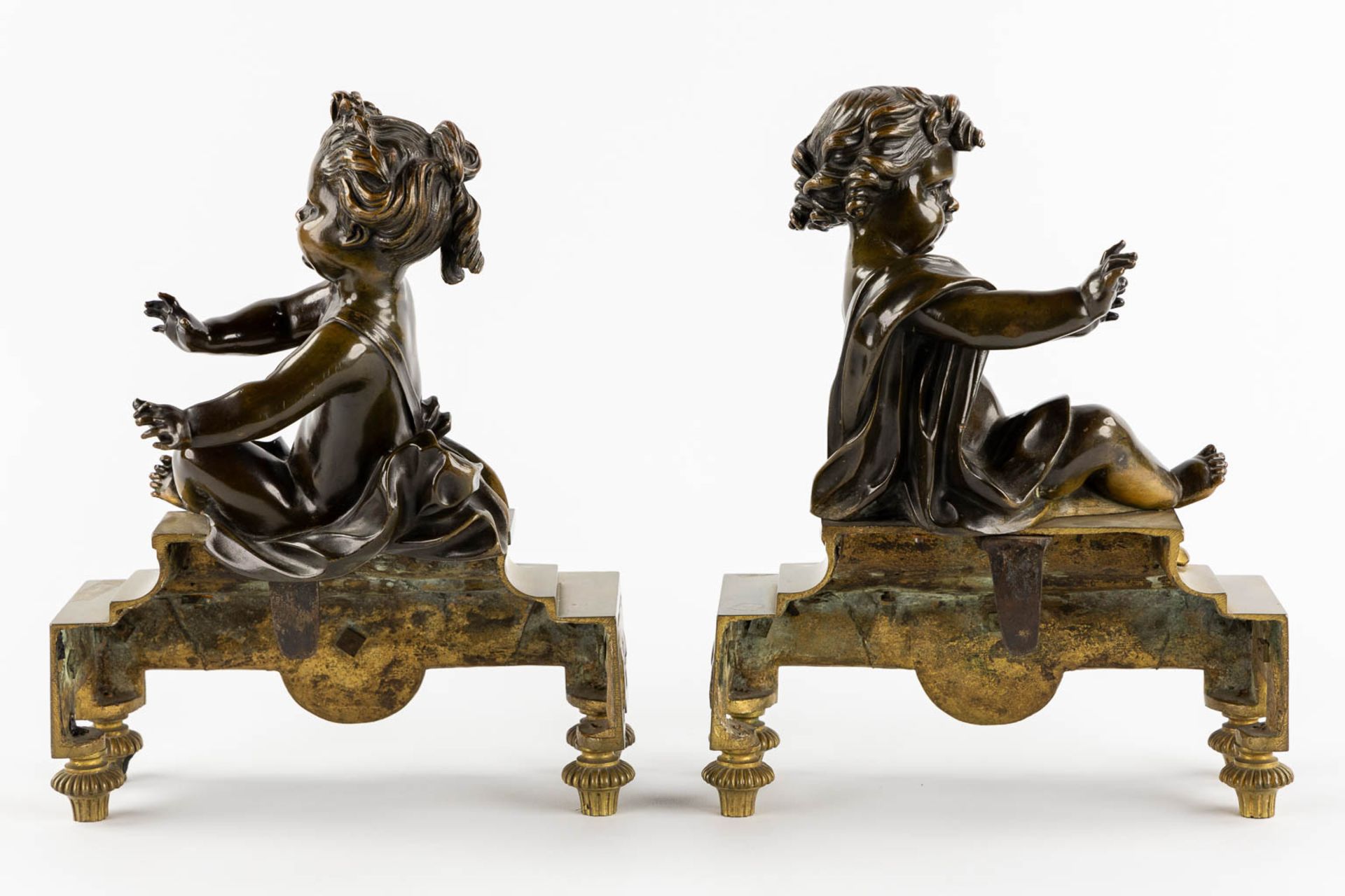 A pair of fireplace bucks, gilt and patinated bronze with boy and girl, 19th C. (L:13 x W:24 x H:31 - Image 5 of 10