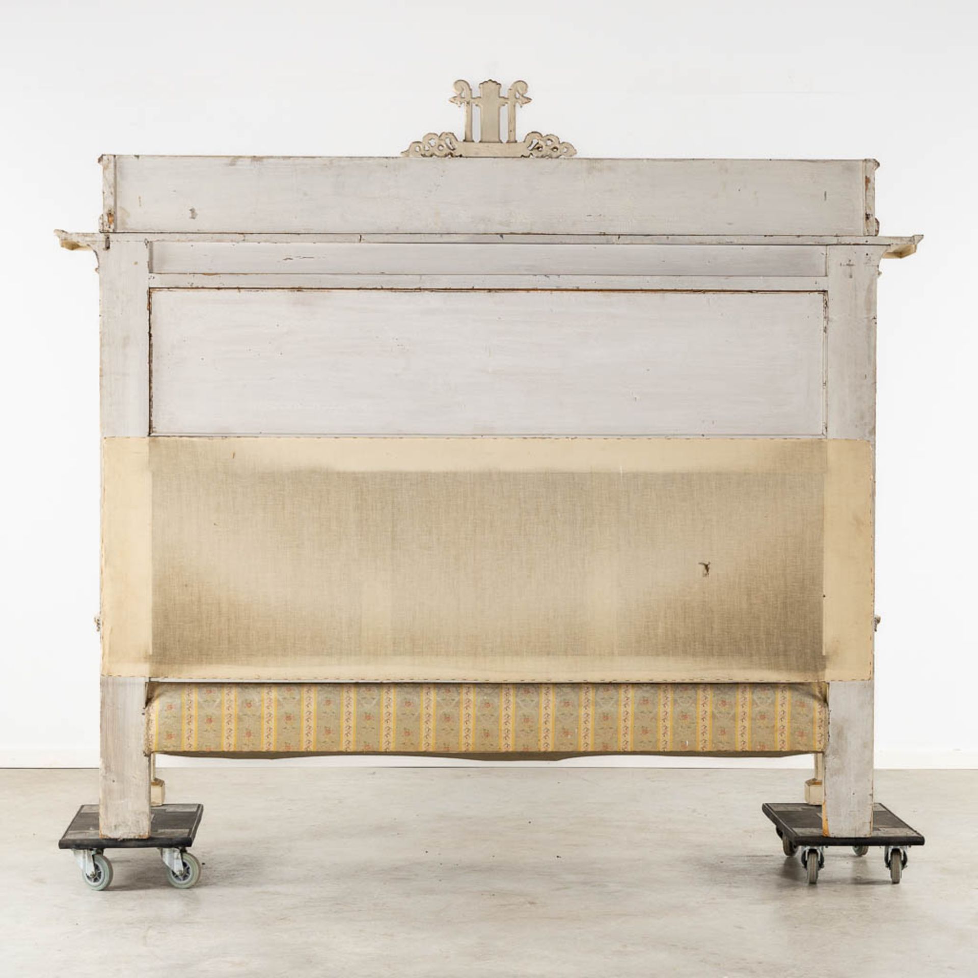 A hall bench, Empire style. Italy, the circa 1920. (L:68 x W:235 x H:206 cm) - Image 4 of 10