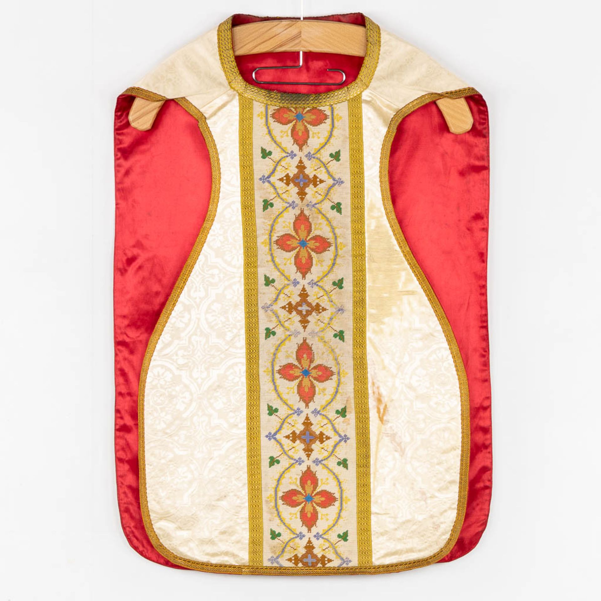 A Humeral Veil and Four Roman Chasubles, embroideries with an IHS and floral decor. - Image 26 of 29