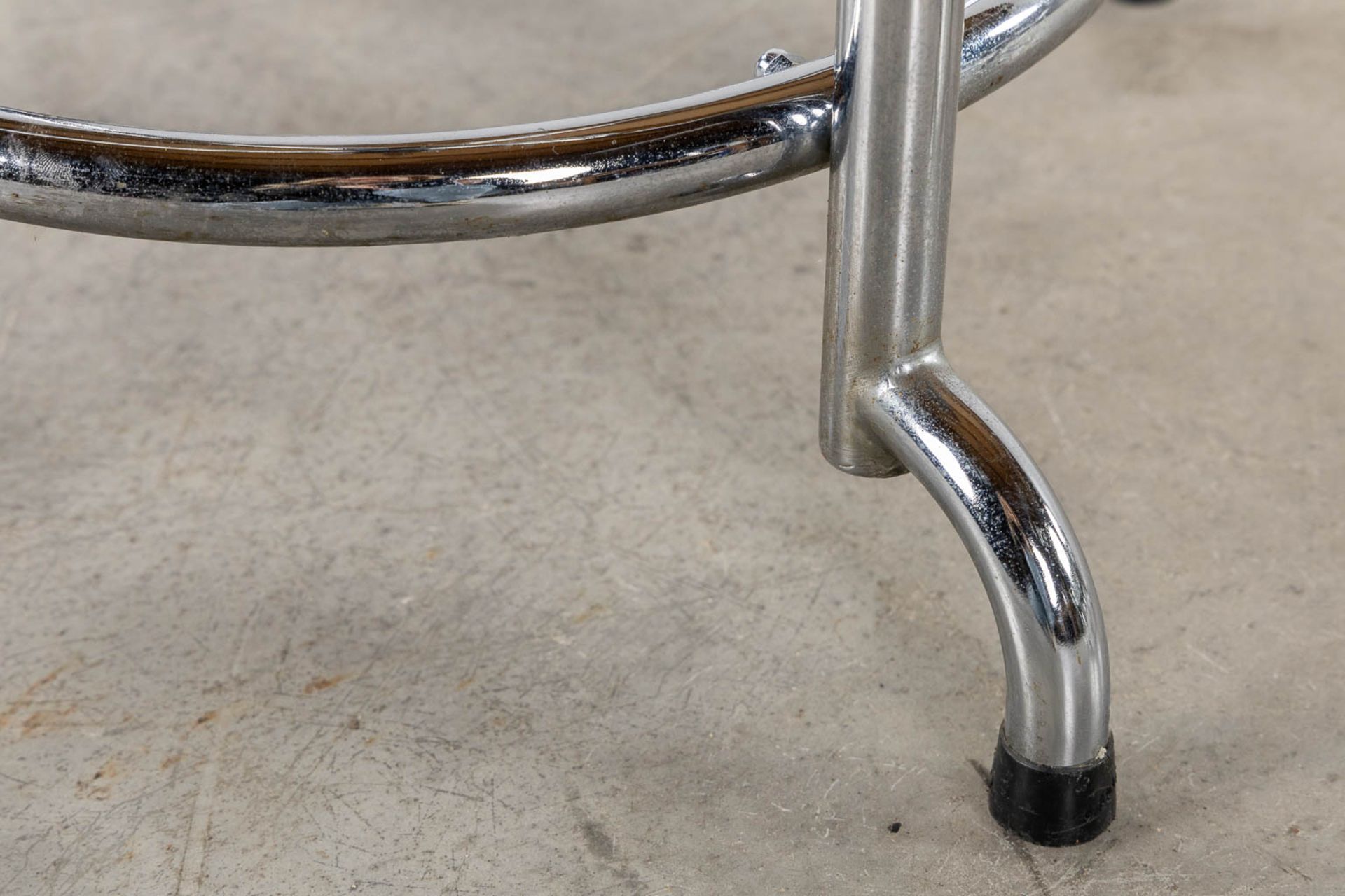 Tubax, a mid-century coathanger. Chromed metal. (H:173 x D:58 cm) - Bild 7 aus 8