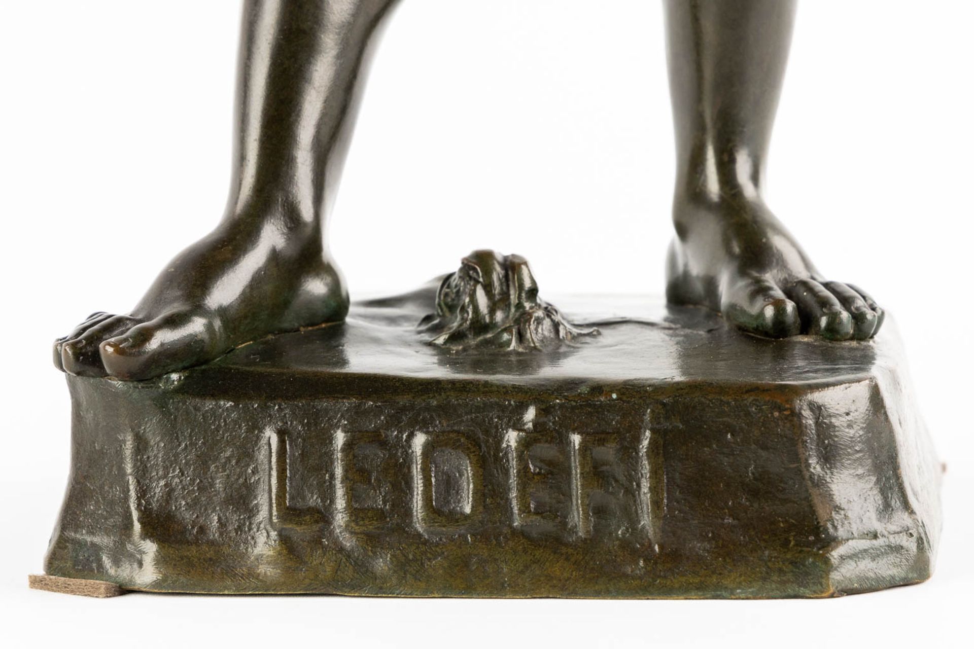 Marcel DÉBUT (1865-1933) 'Le Défi' patinated bronze. (L:19 x W:20 x H:61 cm) - Image 8 of 11