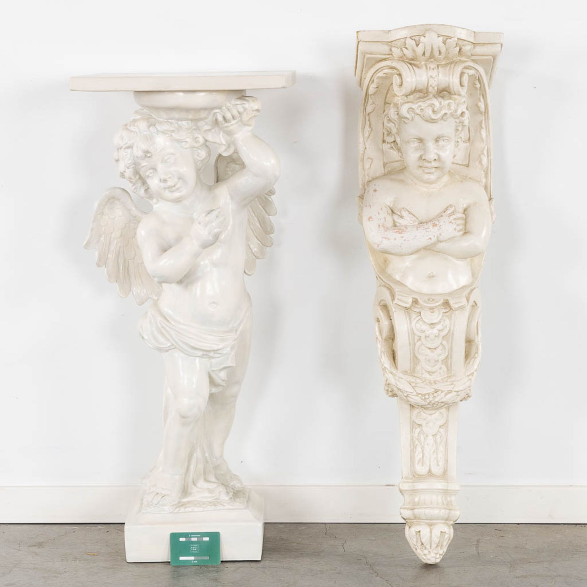 A pedestal for a figurine, Resine, added a wall mounted pedestal, patinated plaster. (L:24 x W:25 x - Bild 2 aus 12