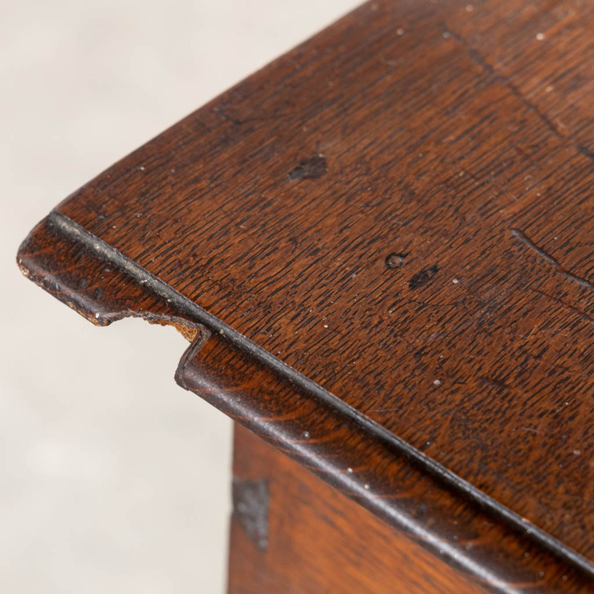 An antique oak 'Pay Table', The Netherlands, 18th C. (L:53 x W:69 x H:70 cm) - Image 8 of 11