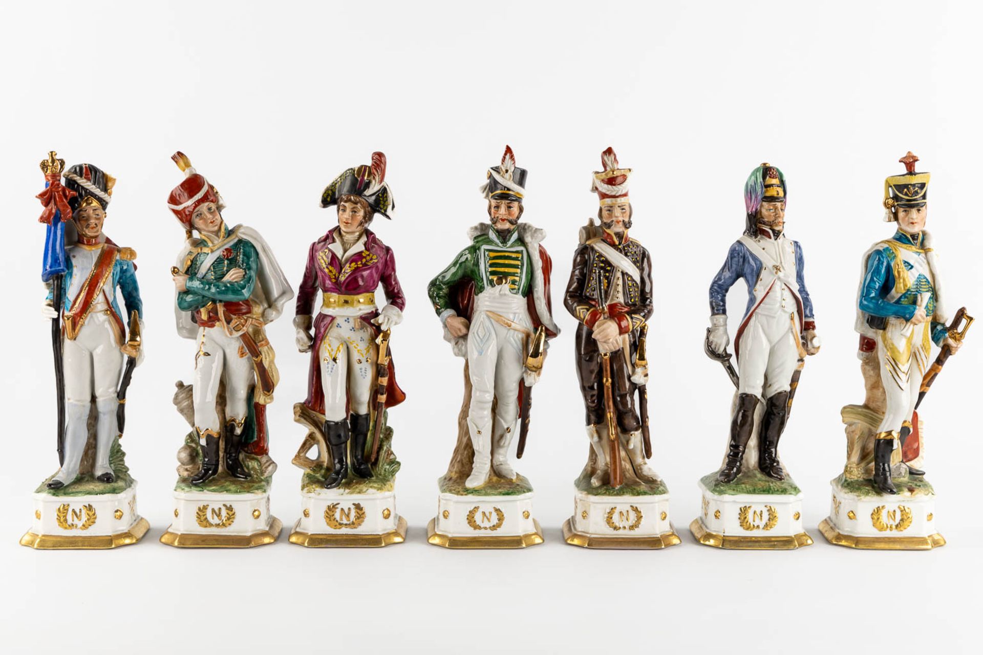 Napoleon Bonaparte and the generals, 14 figurines. Polychrome porcelain. (H:32 cm) - Bild 3 aus 11