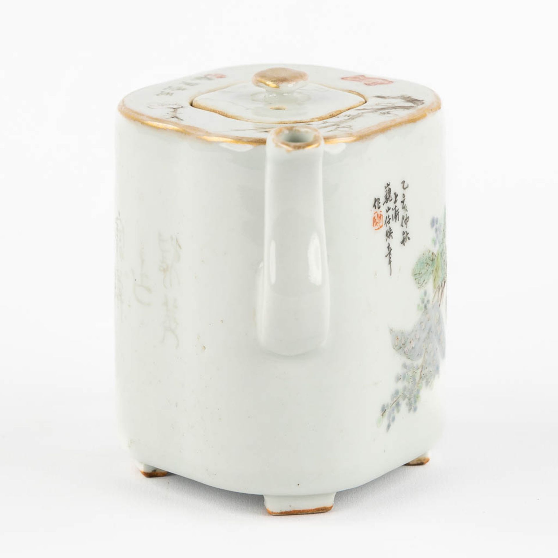 A Chinese teapot decorated with Fauna and Flora. Guangxu Mark. (L:9 x W:17 x H:10 cm) - Bild 4 aus 13