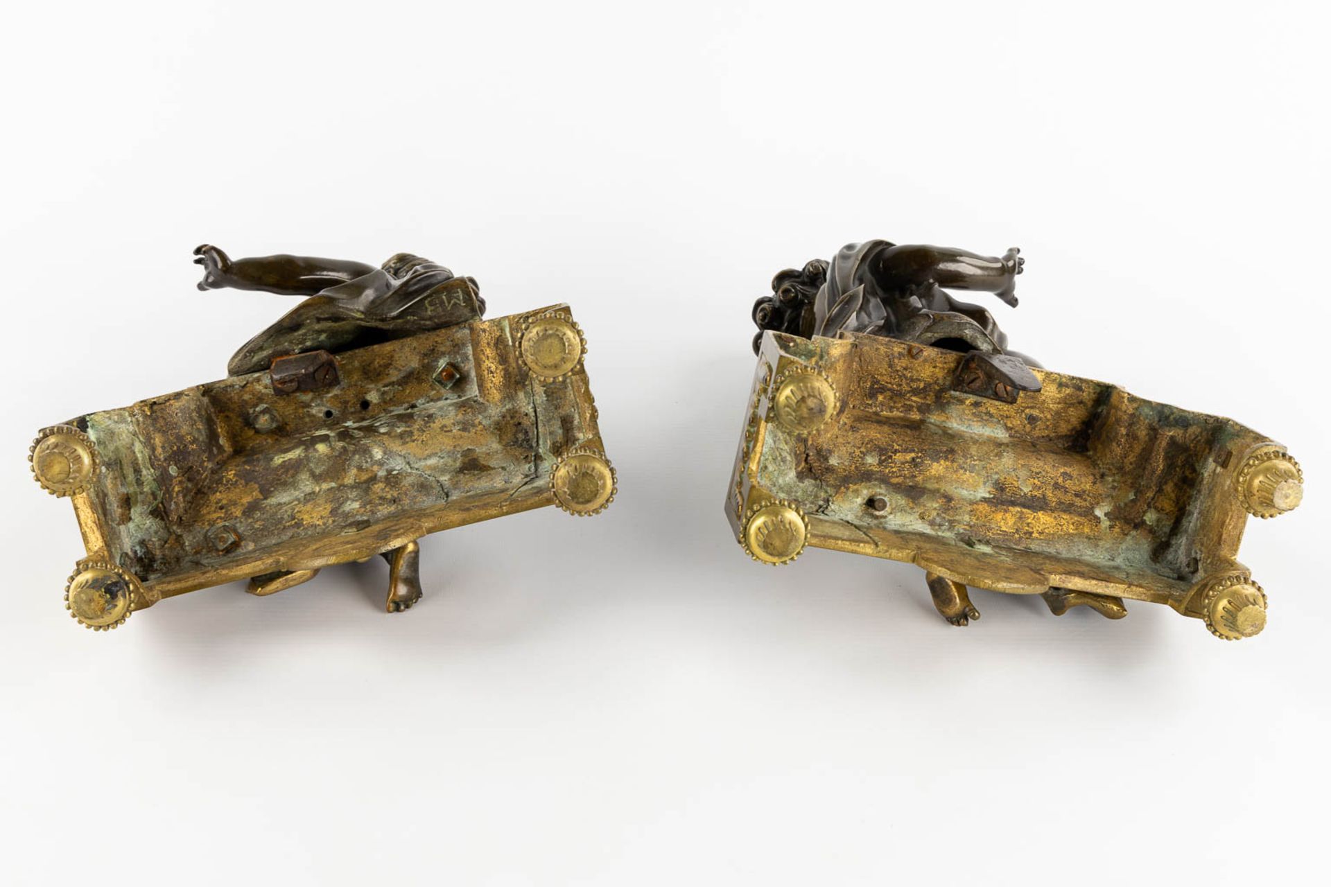 A pair of fireplace bucks, gilt and patinated bronze with boy and girl, 19th C. (L:13 x W:24 x H:31 - Image 7 of 10