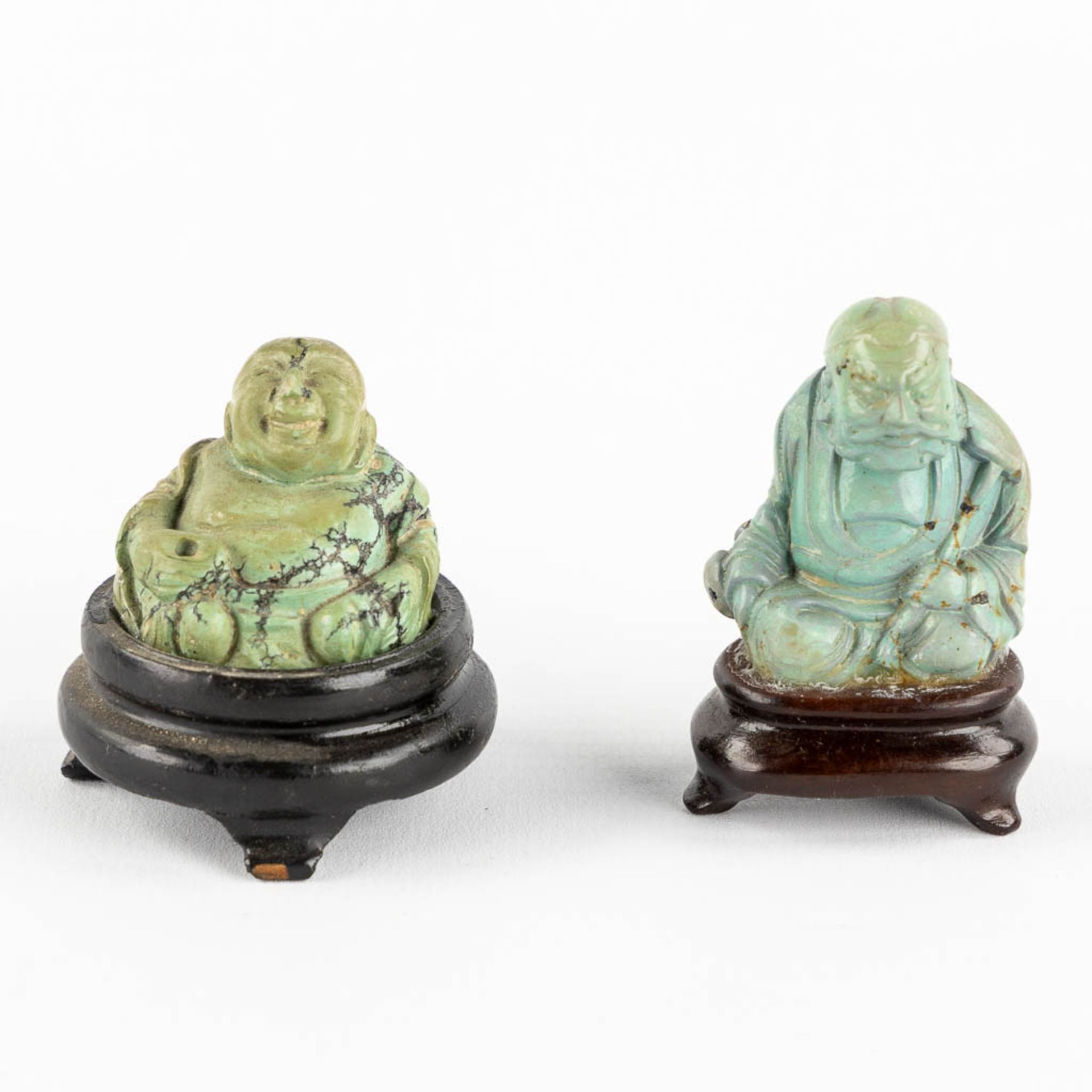 Six Buddha and a snuff bottle, Sculptured hardstones or jade. China. (L:6 x W:8 x H:11,5 cm) - Image 13 of 16