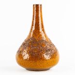 Elisabeth VANDEWEGHE (1946) 'Vase with orange glaze' voor Perignem. (H:34 x D:20 cm)