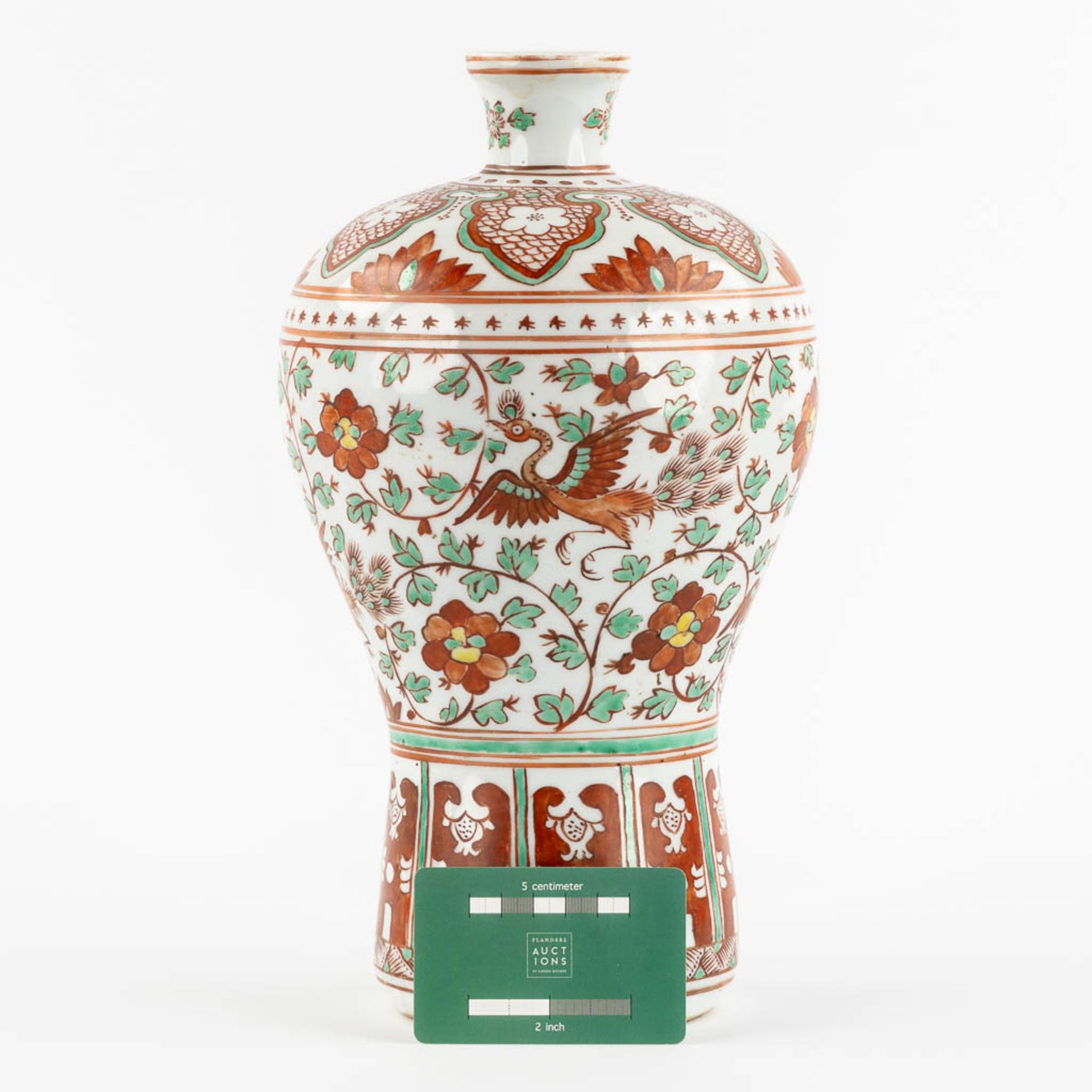 A Chinese Meiping vase, Famille verte decorated with Phoenix. 20th C. (H:31 x D:18 cm) - Bild 2 aus 11