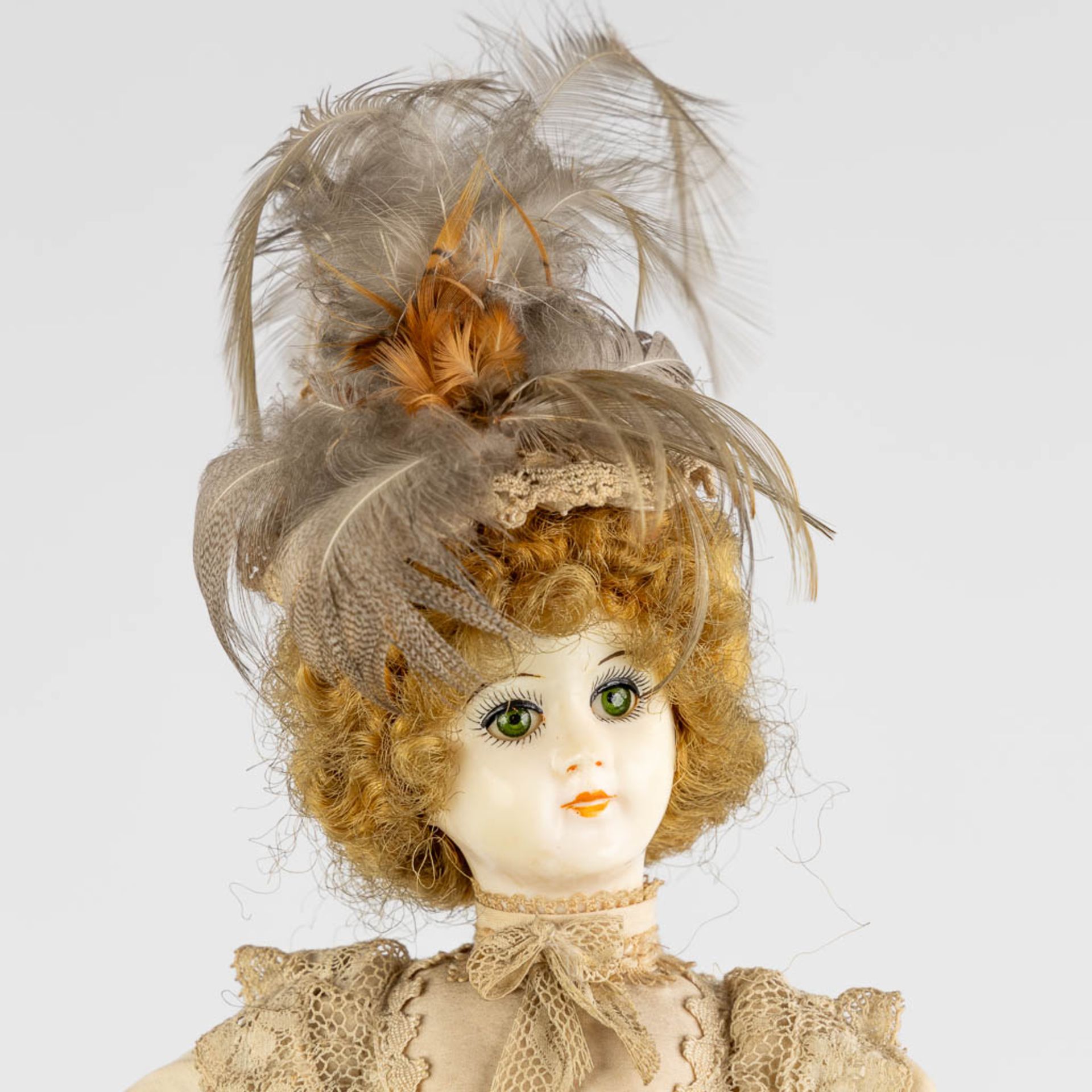 An antique 'Automata', in lace dressed doll with a music box. Under a glass dome, Circa 1920. (H:48 - Image 6 of 13