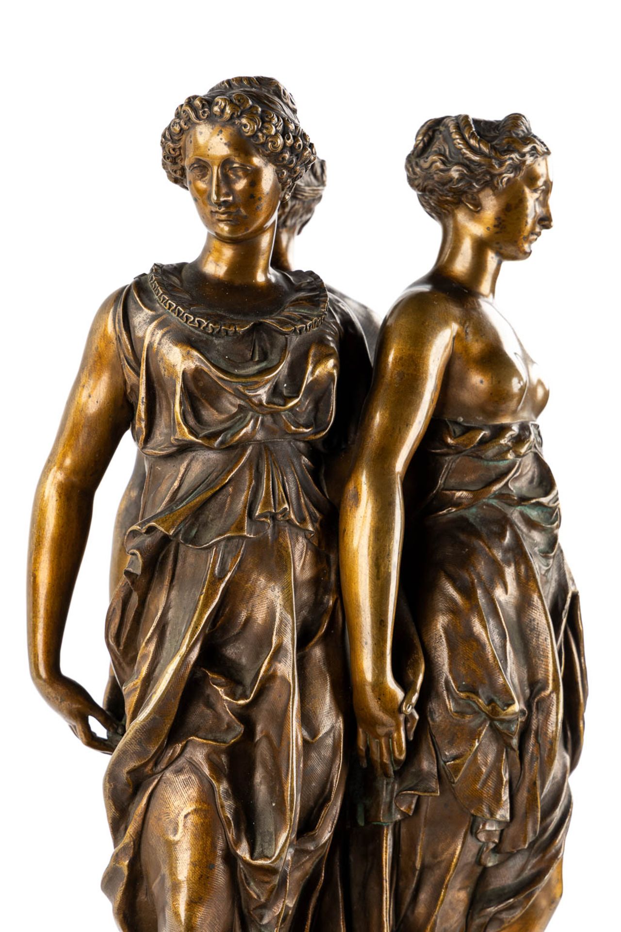 A mantle clock with patinated bronze figurines of 'The Three Graces', mounted on a black marble. (L: - Bild 9 aus 13